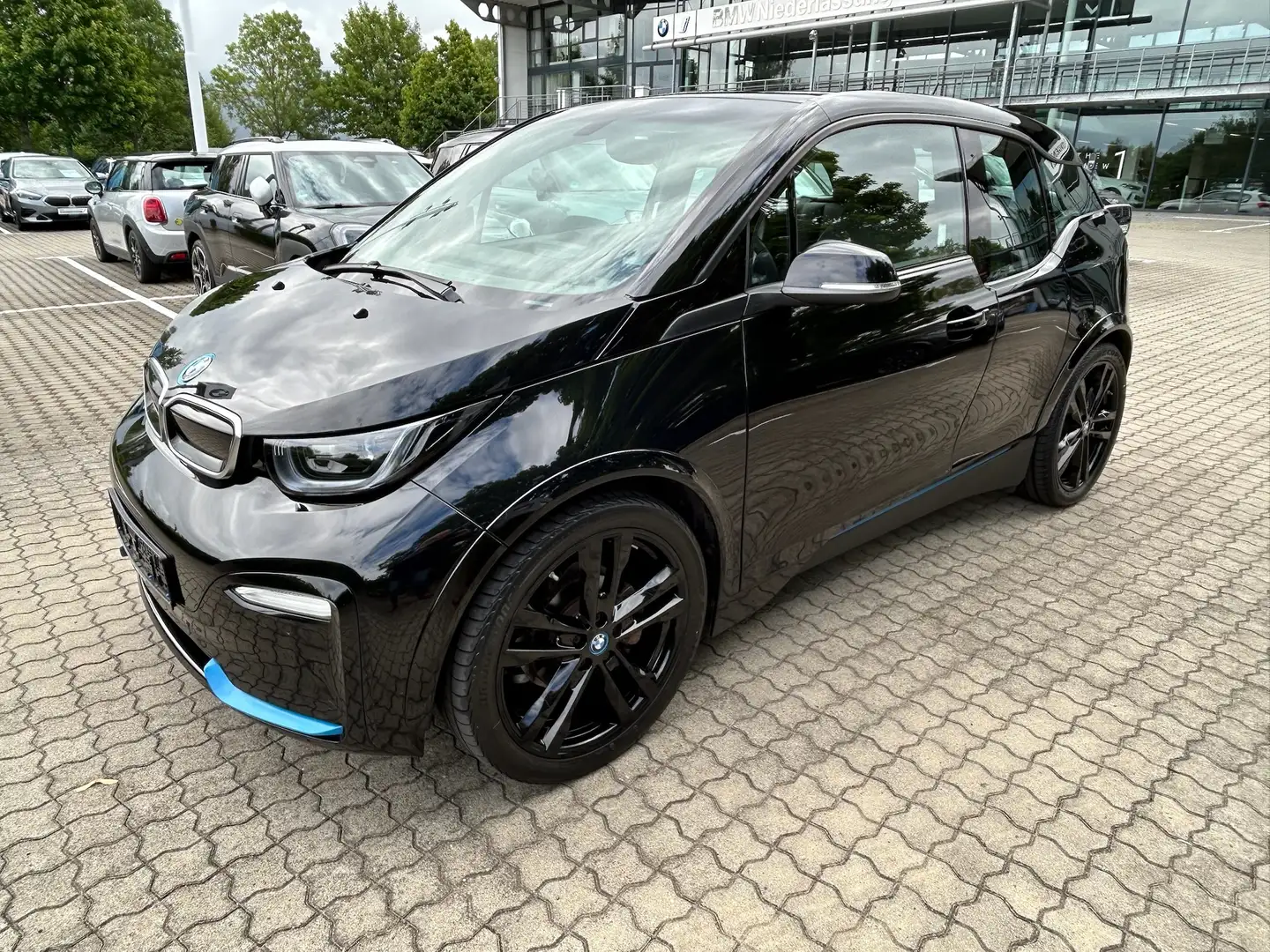 BMW i3 i3s (120 Ah) Leder_Glasdach_Navi Prof_Kamera Schwarz - 1