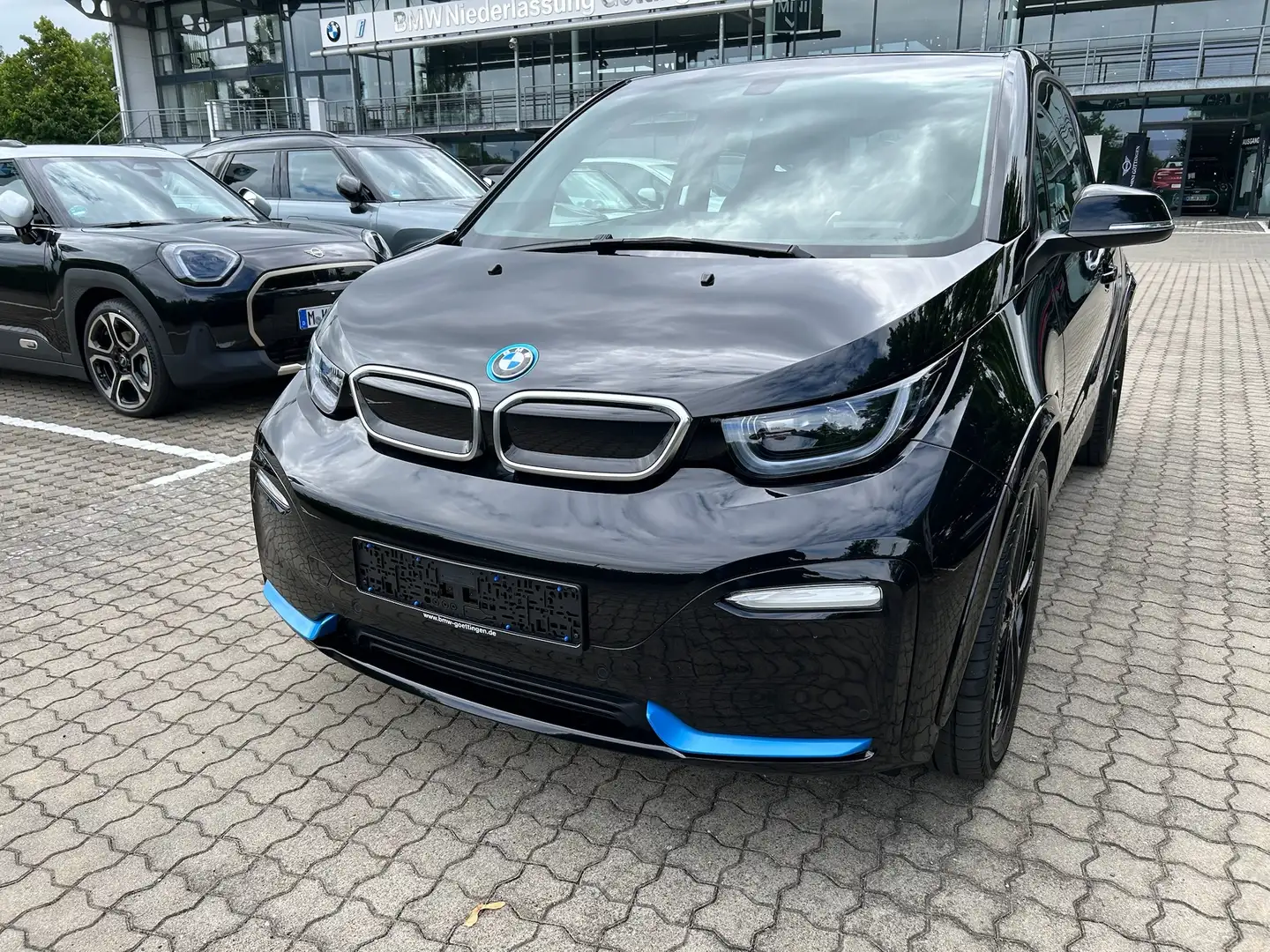 BMW i3 i3s (120 Ah) Leder_Glasdach_Navi Prof_Kamera Schwarz - 2
