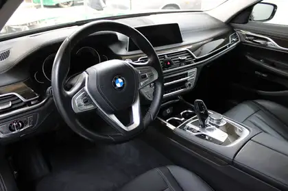 Annonce voiture d'occasion BMW 740 - CARADIZE