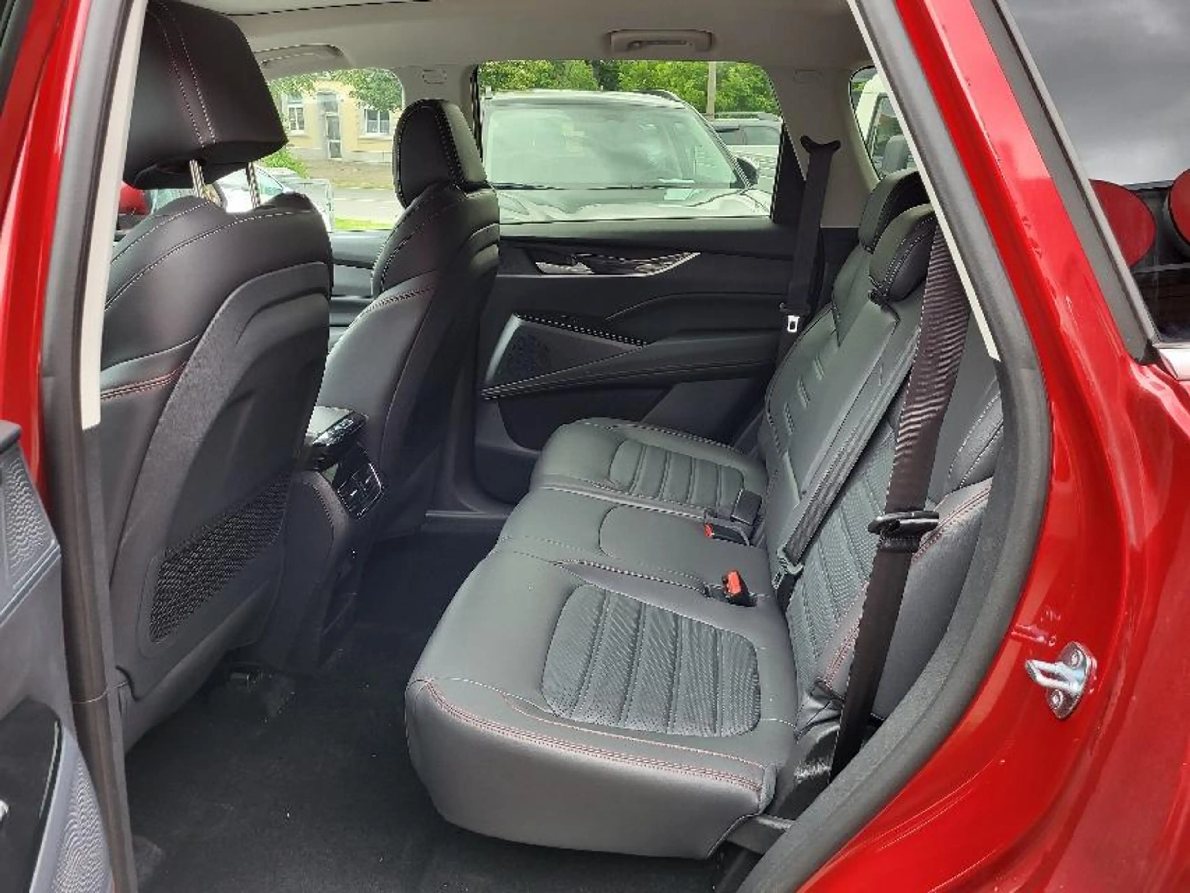 Maxus Euniq 6 LIMITED+ASSISTENTEN+LEDER+PANORAMA+360°+ — photo 12
