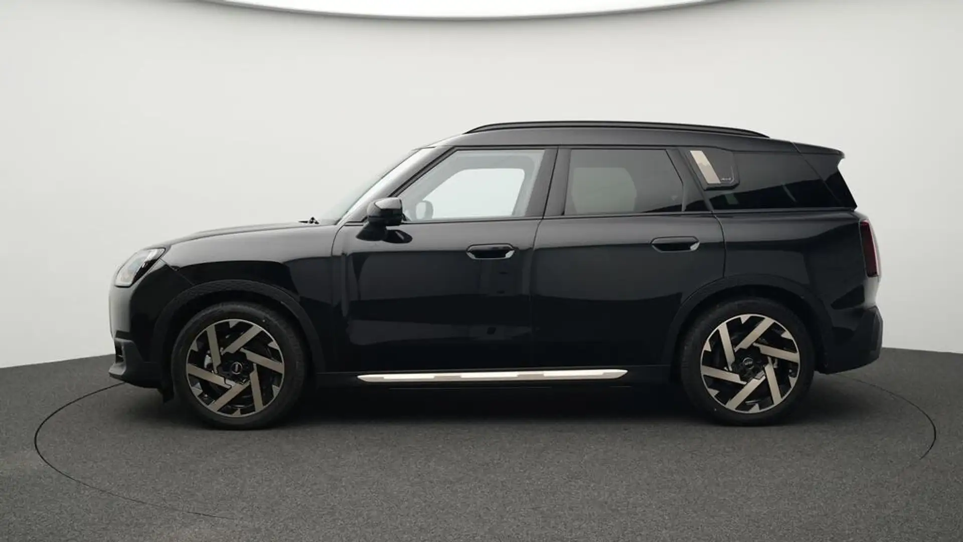 MINI Countryman SE All4 Favoured Trim Noir - 2