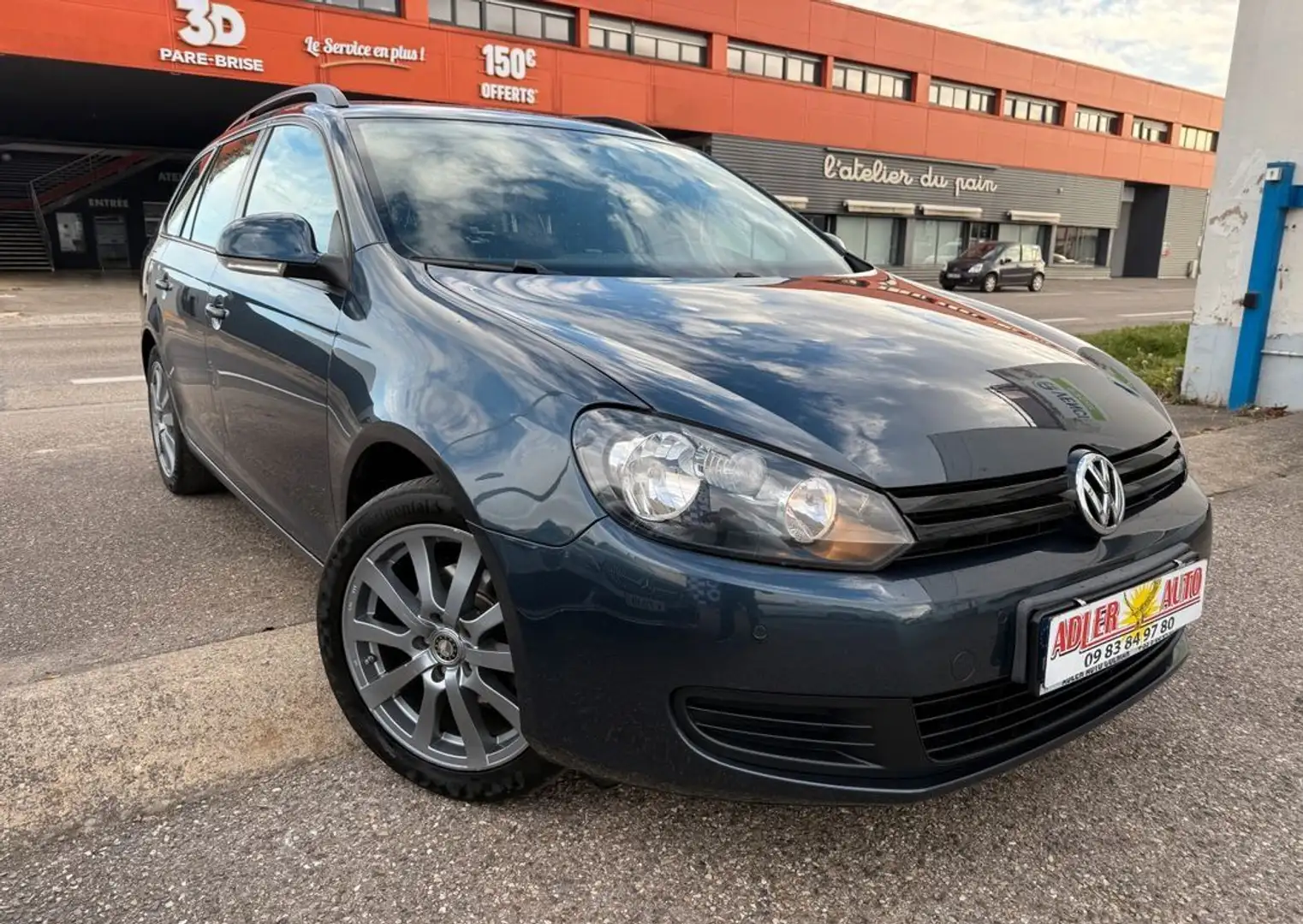 Volkswagen Golf VI Break 1.6i Trendline 102ch 1ére MAIN Bleu - 1
