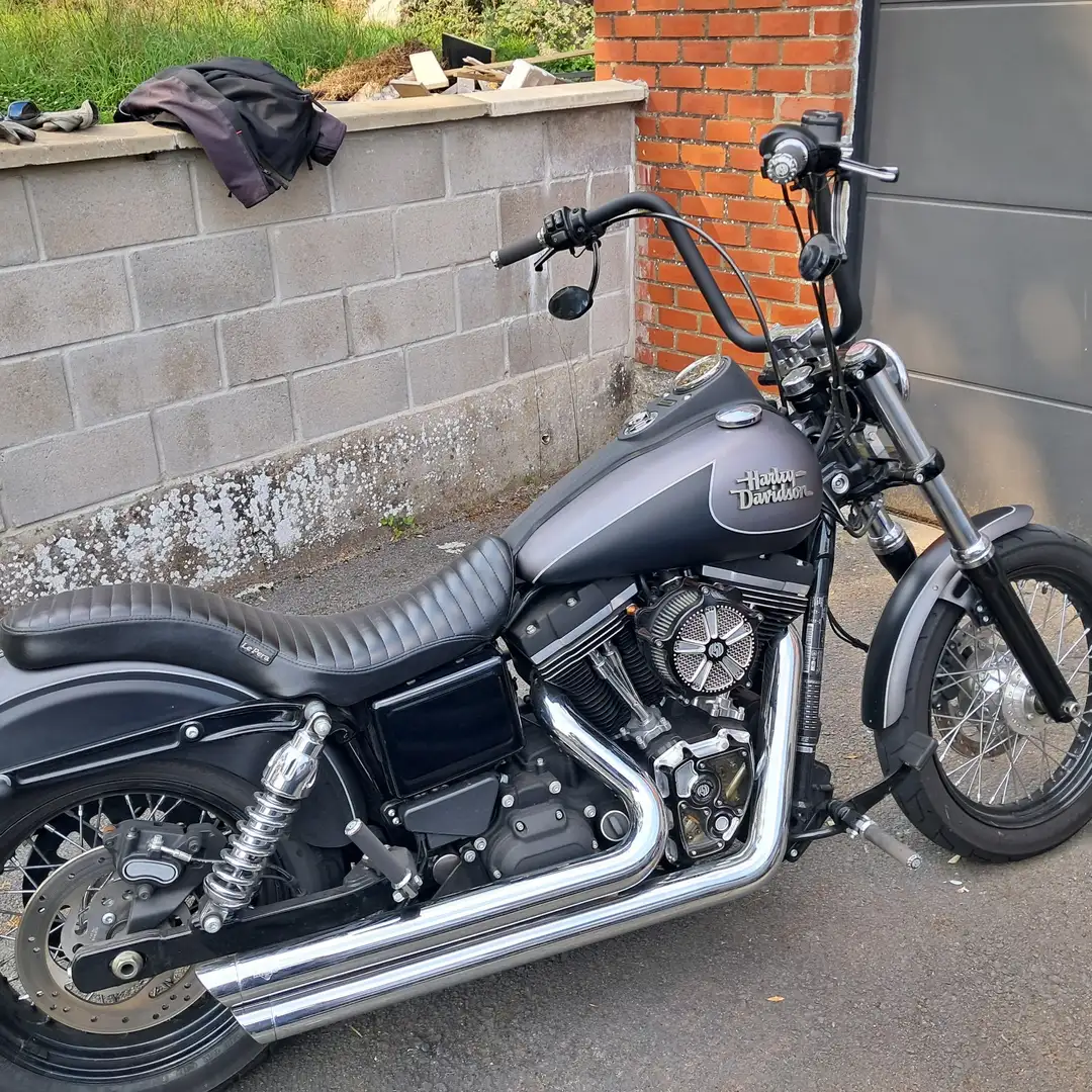 Harley-Davidson Dyna Street Bob Negru - 1