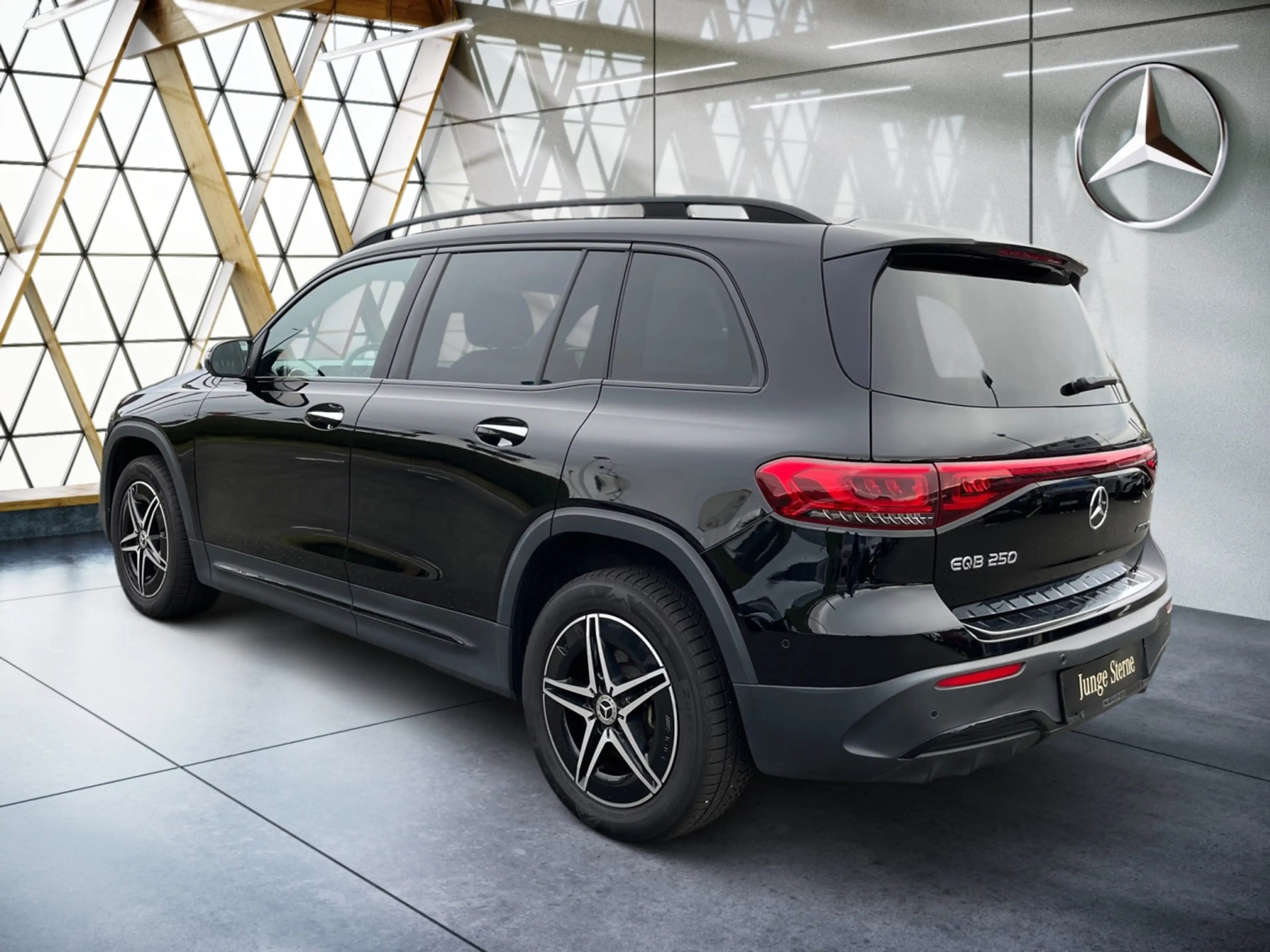 Mercedes-Benz EQB 250 AMG Night*360°*Pano*Burmester*LederPaket — photo 13
