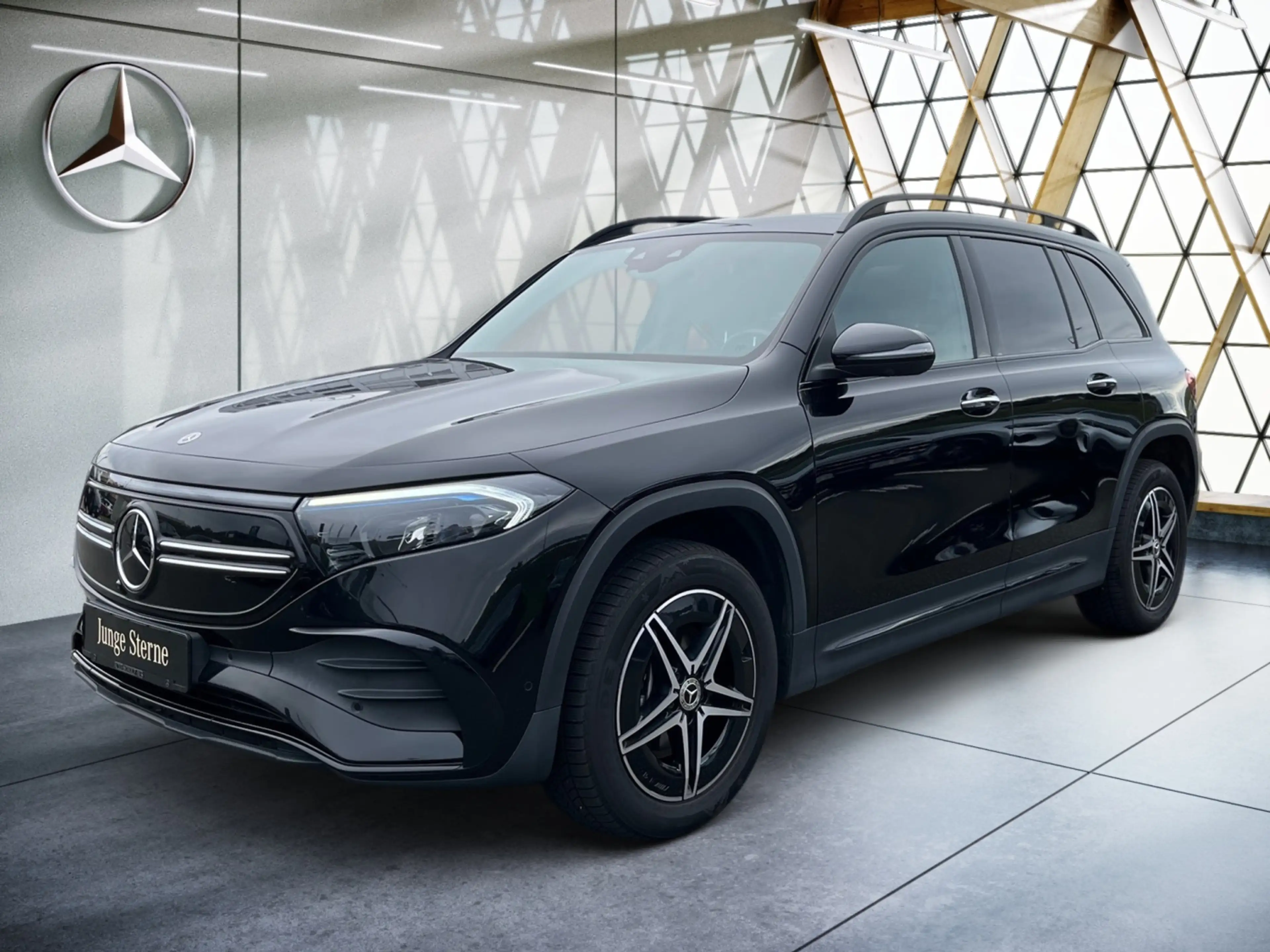 Mercedes-Benz EQB 250 AMG Night*360°*Pano*Burmester*LederPaket — photo 4