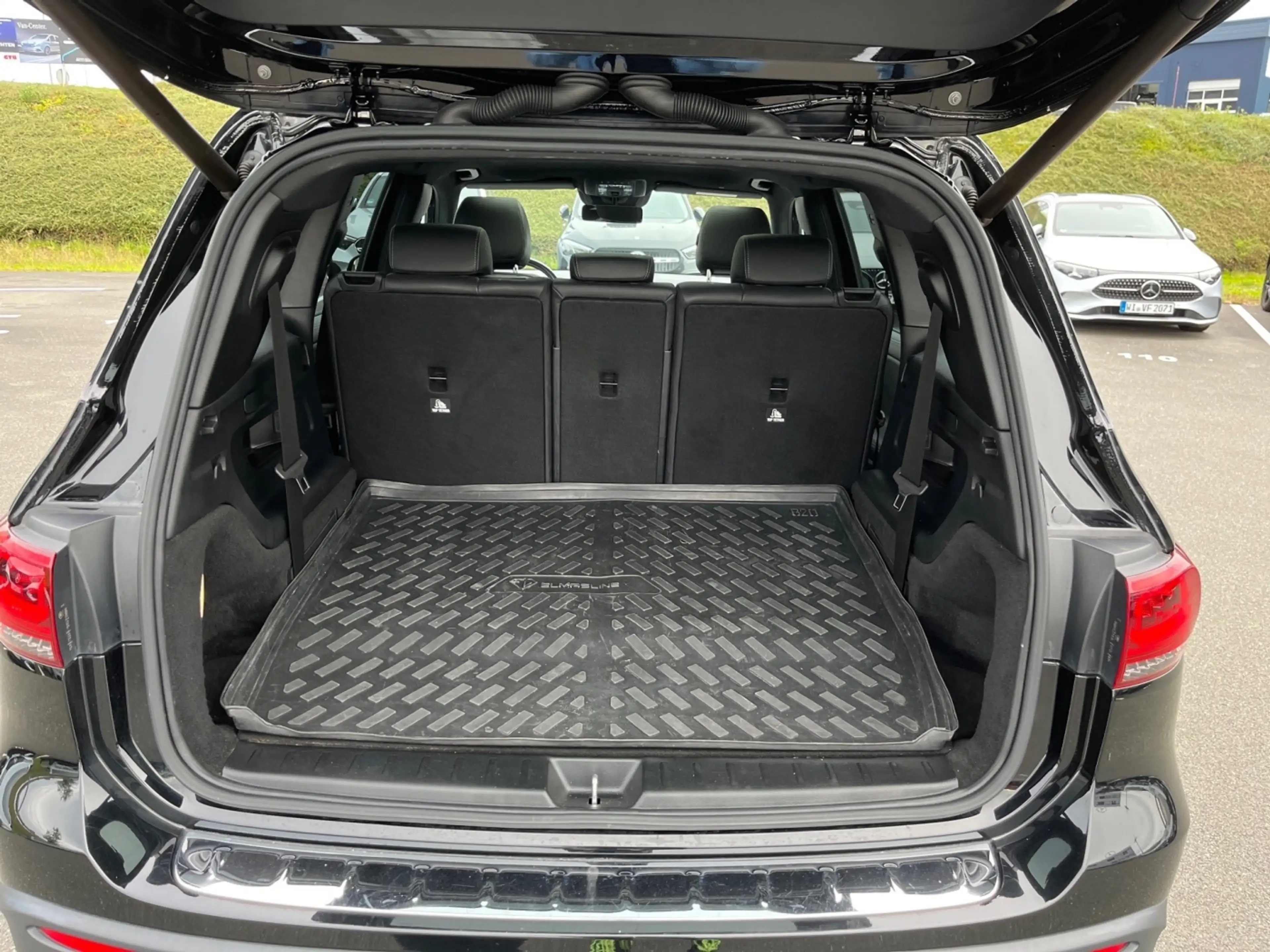 Mercedes-Benz EQB 250 AMG Night*360°*Pano*Burmester*LederPaket — photo 14
