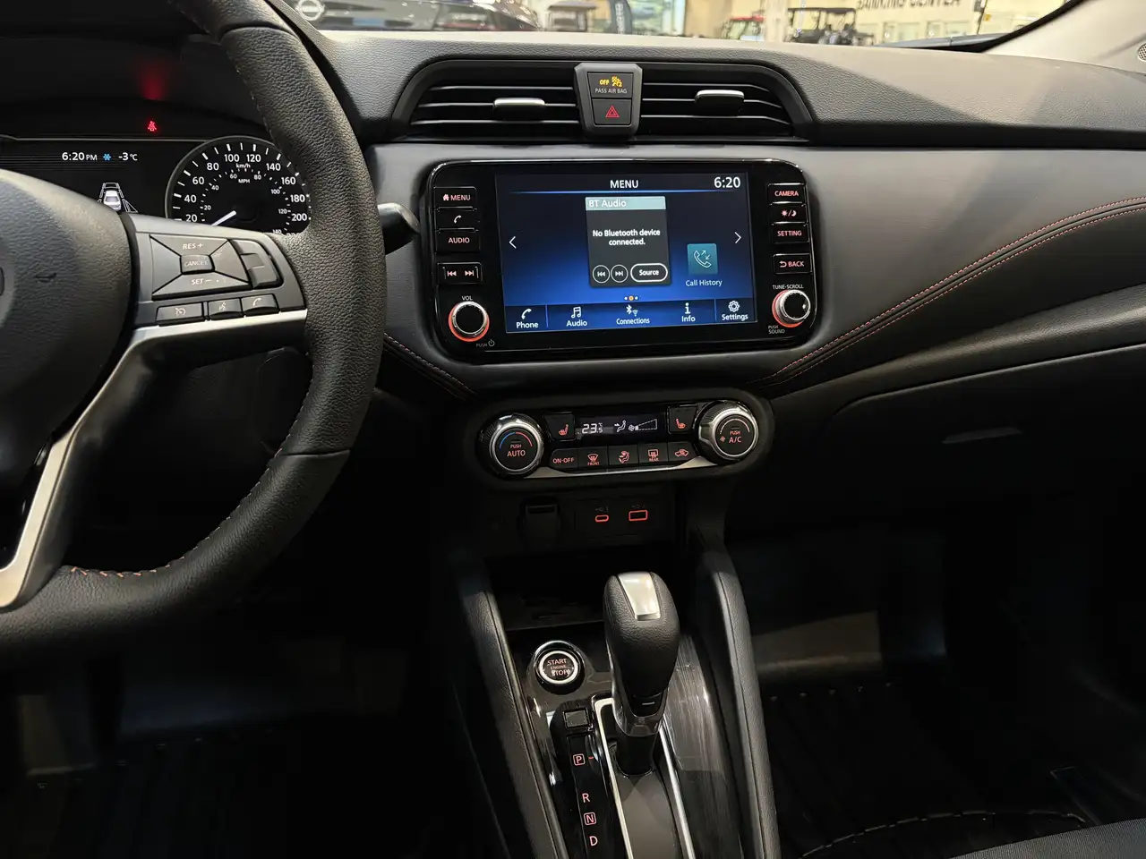 Nissan Versa снимка Nissan Versa