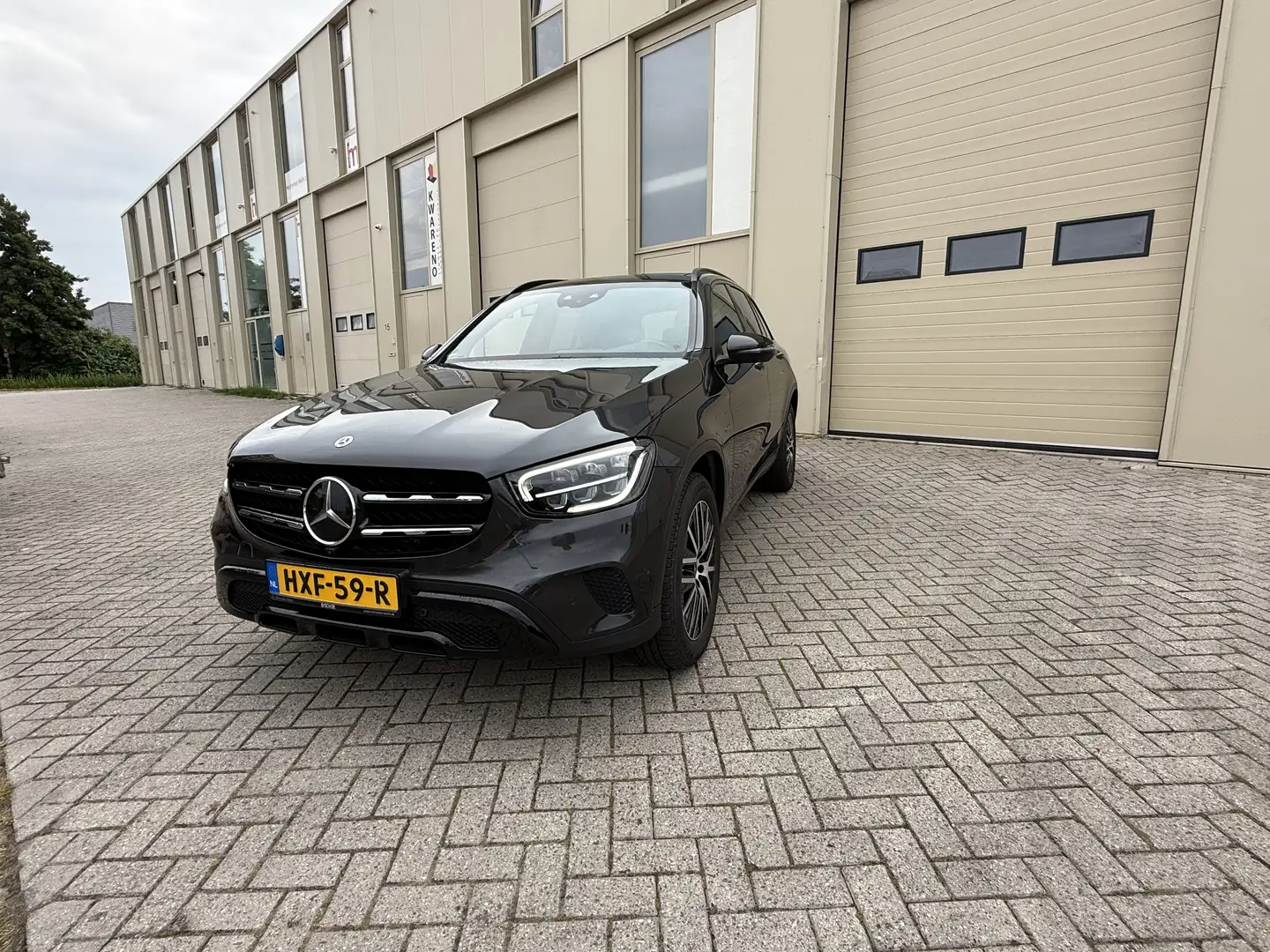 Mercedes-Benz GLC 300 300e 4M Bns Sol. AMG Grijs - 1