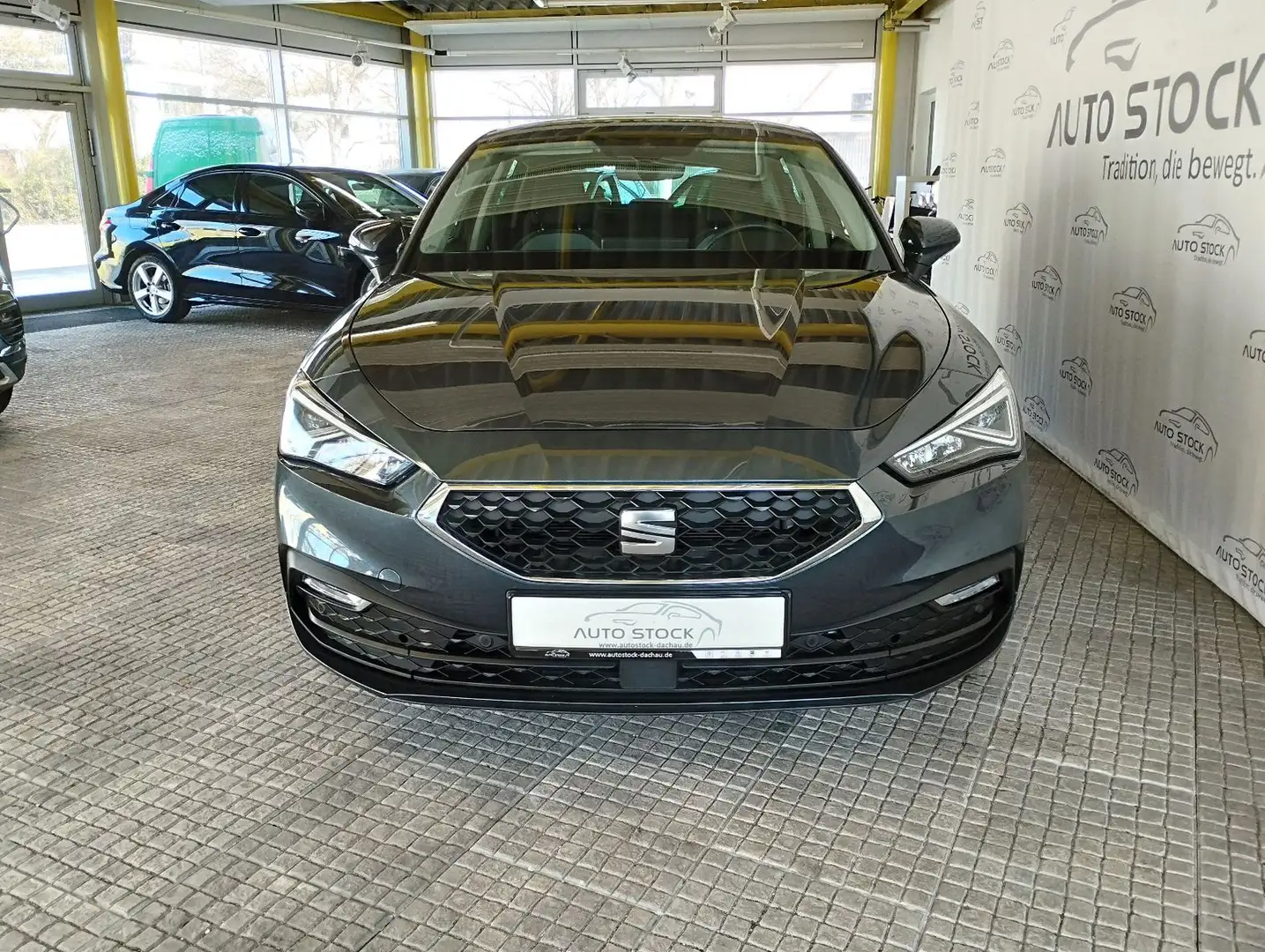 SEAT Leon 1.5 TSI Style LED Navi PDC ACC Sitzheizung Šedá - 2