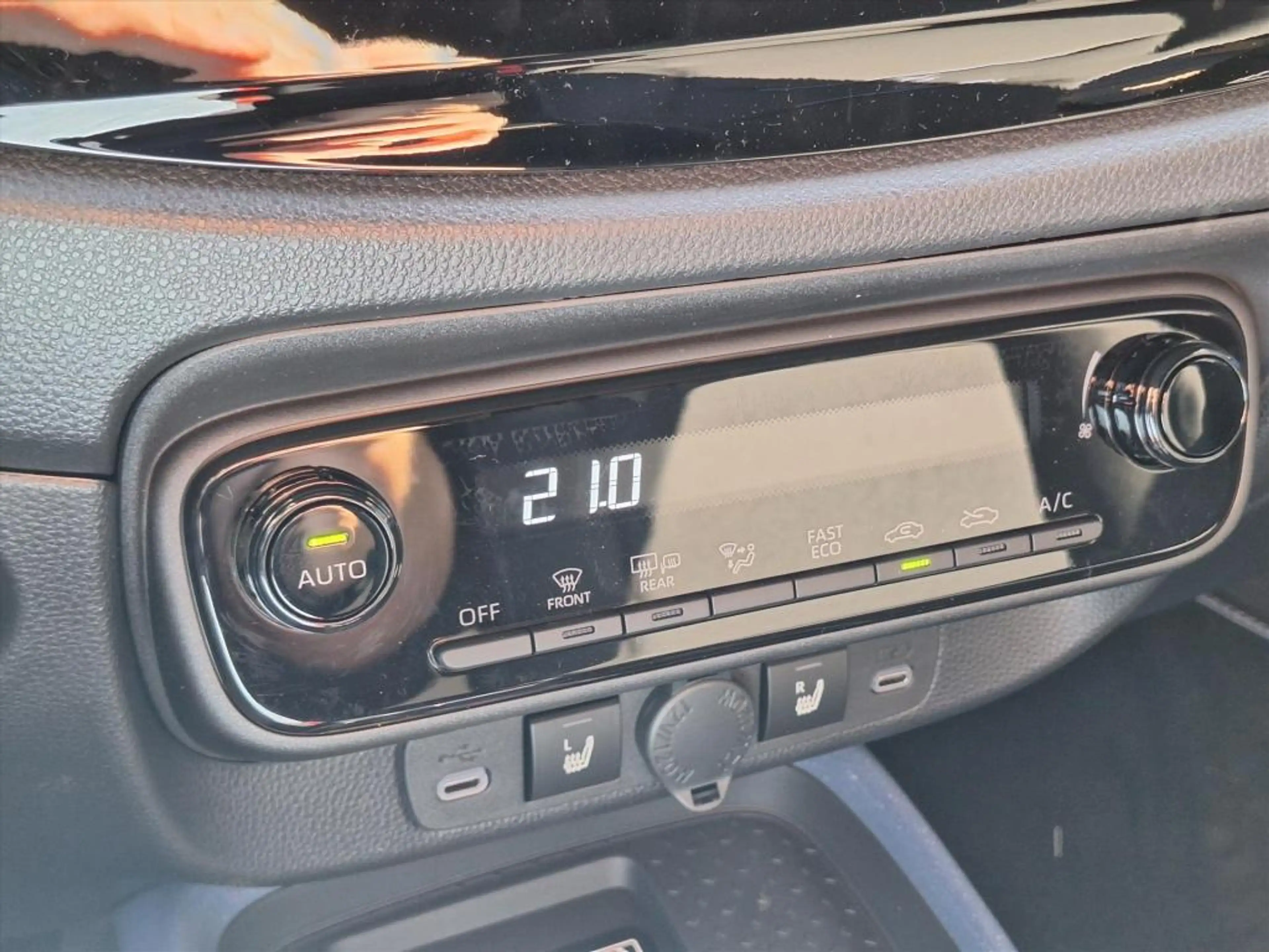 Toyota Aygo X 1.5 Hybrid Pulse Plus | Lavender, Bi-Tone, Stoelve — photo 20