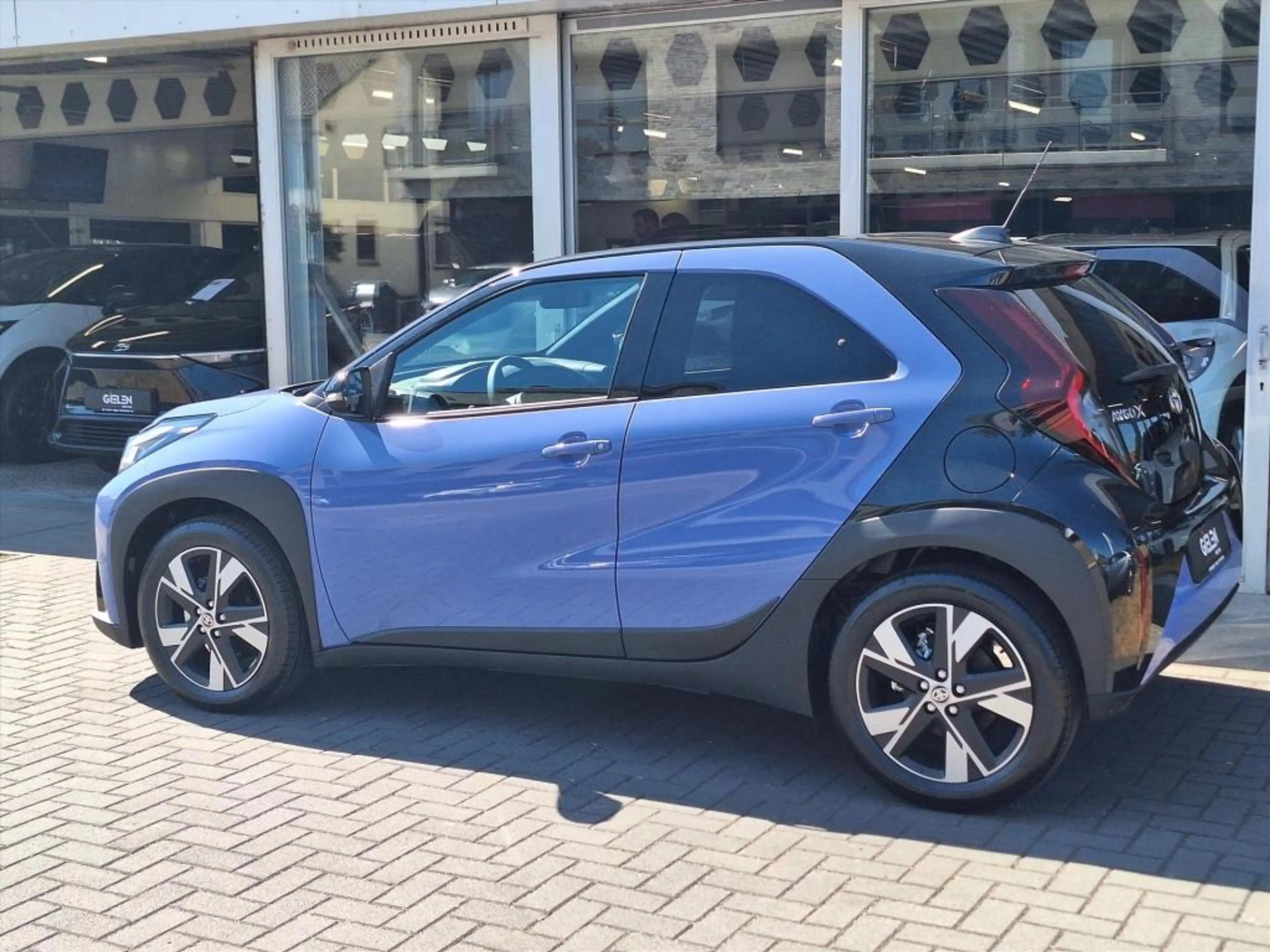 Toyota Aygo X 1.5 Hybrid Pulse Plus | Lavender, Bi-Tone, Stoelve — photo 6