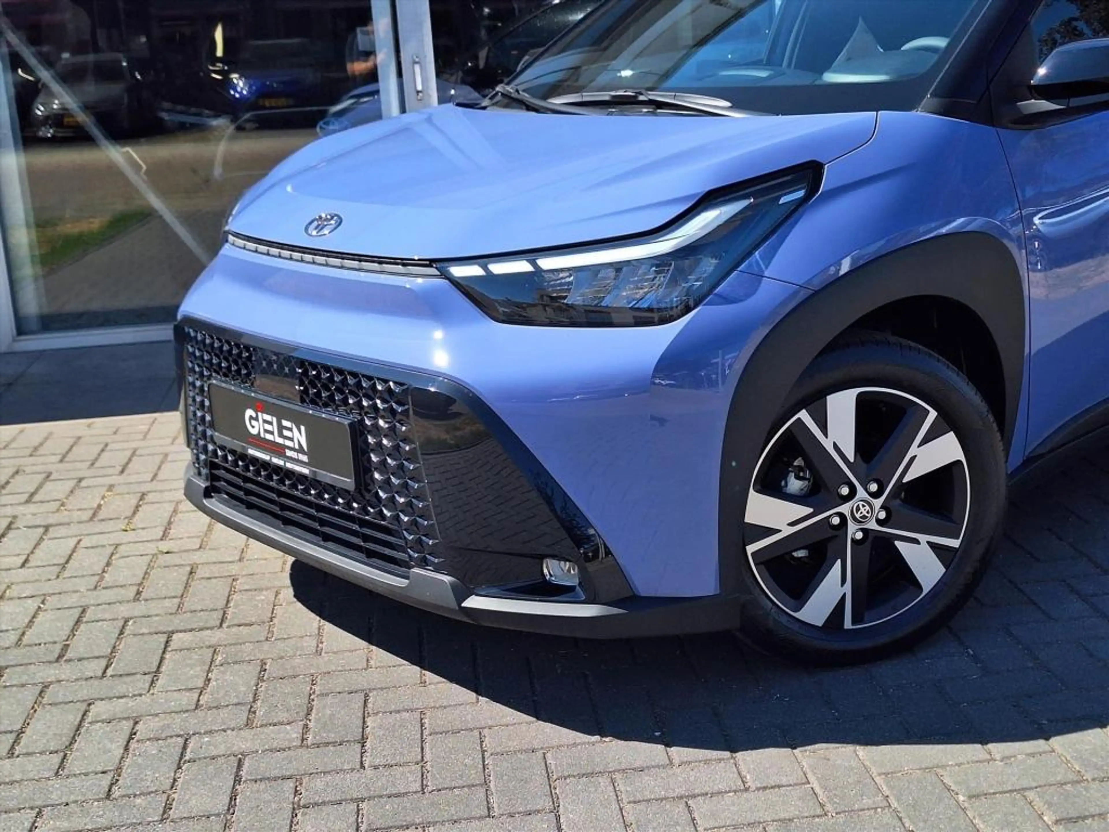 Toyota Aygo X 1.5 Hybrid Pulse Plus | Lavender, Bi-Tone, Stoelve — photo 3