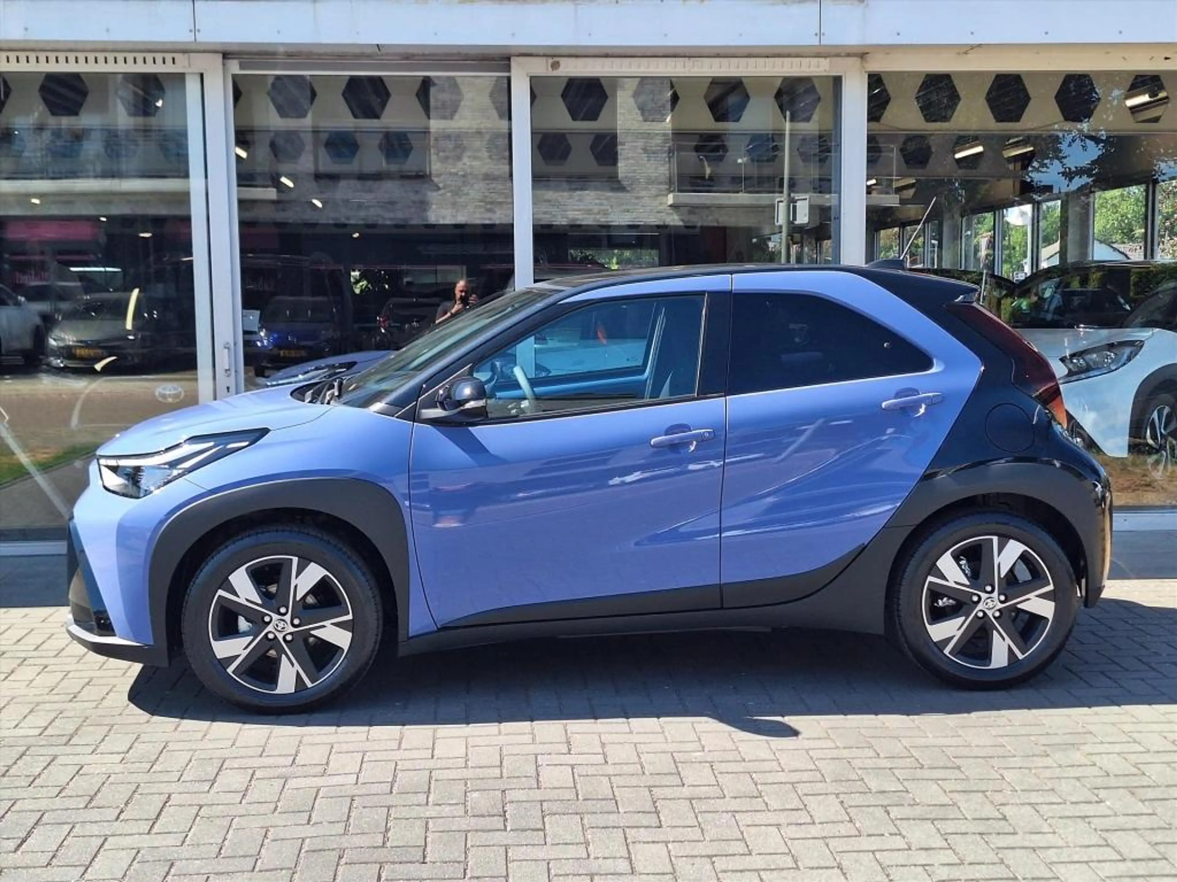 Toyota Aygo X 1.5 Hybrid Pulse Plus | Lavender, Bi-Tone, Stoelve — photo 2