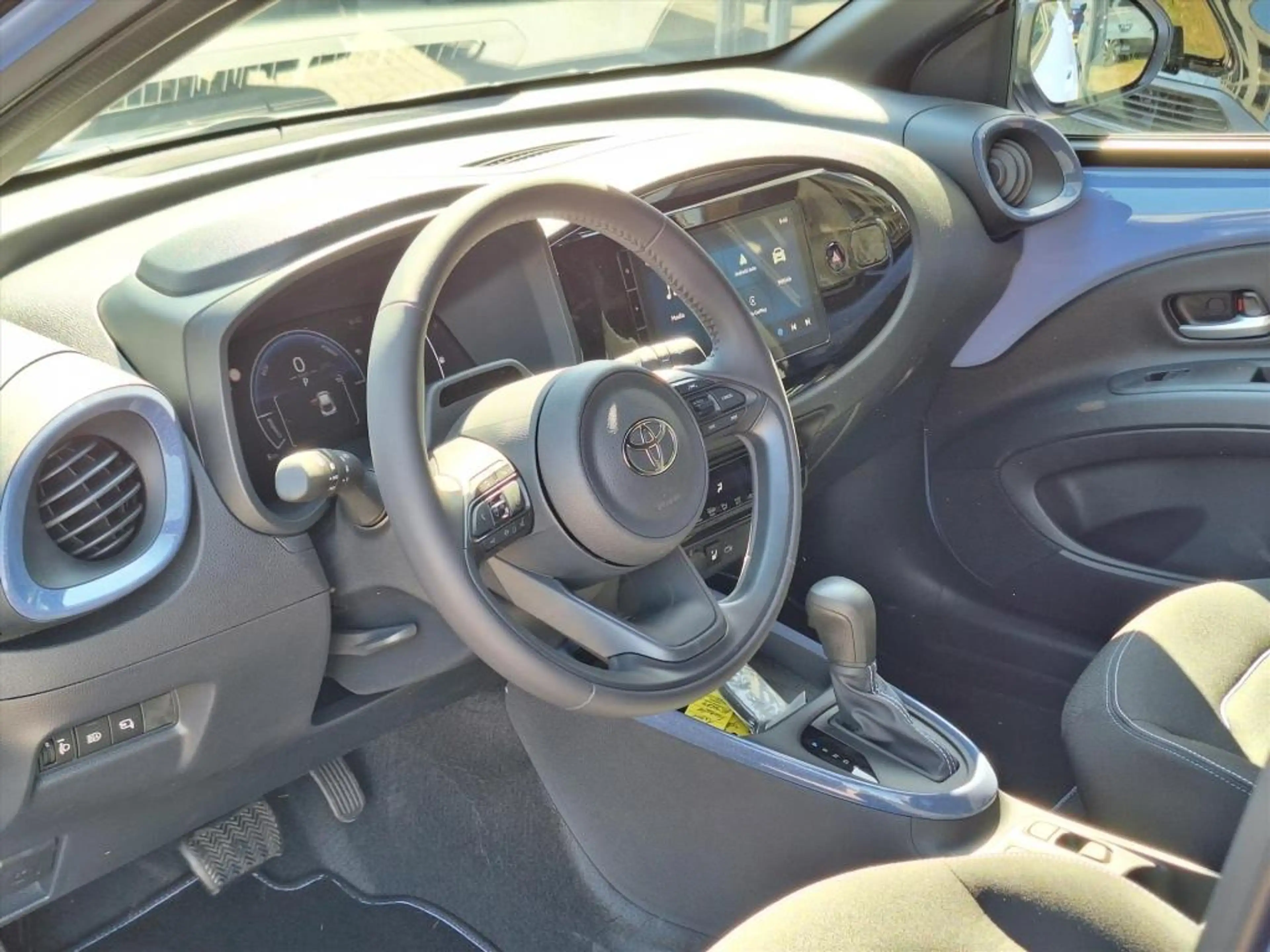 Toyota Aygo X 1.5 Hybrid Pulse Plus | Lavender, Bi-Tone, Stoelve — photo 7
