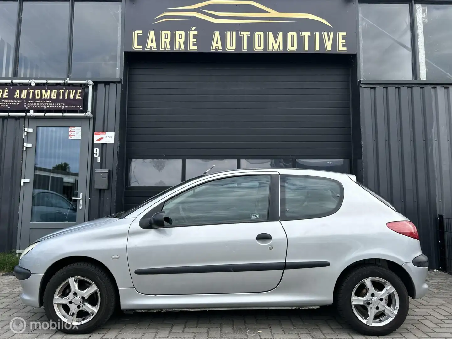 Peugeot 206 1.4 XR STUURBEKRACHTIGING | APK | ELEK. RAMEN Grijs - 2