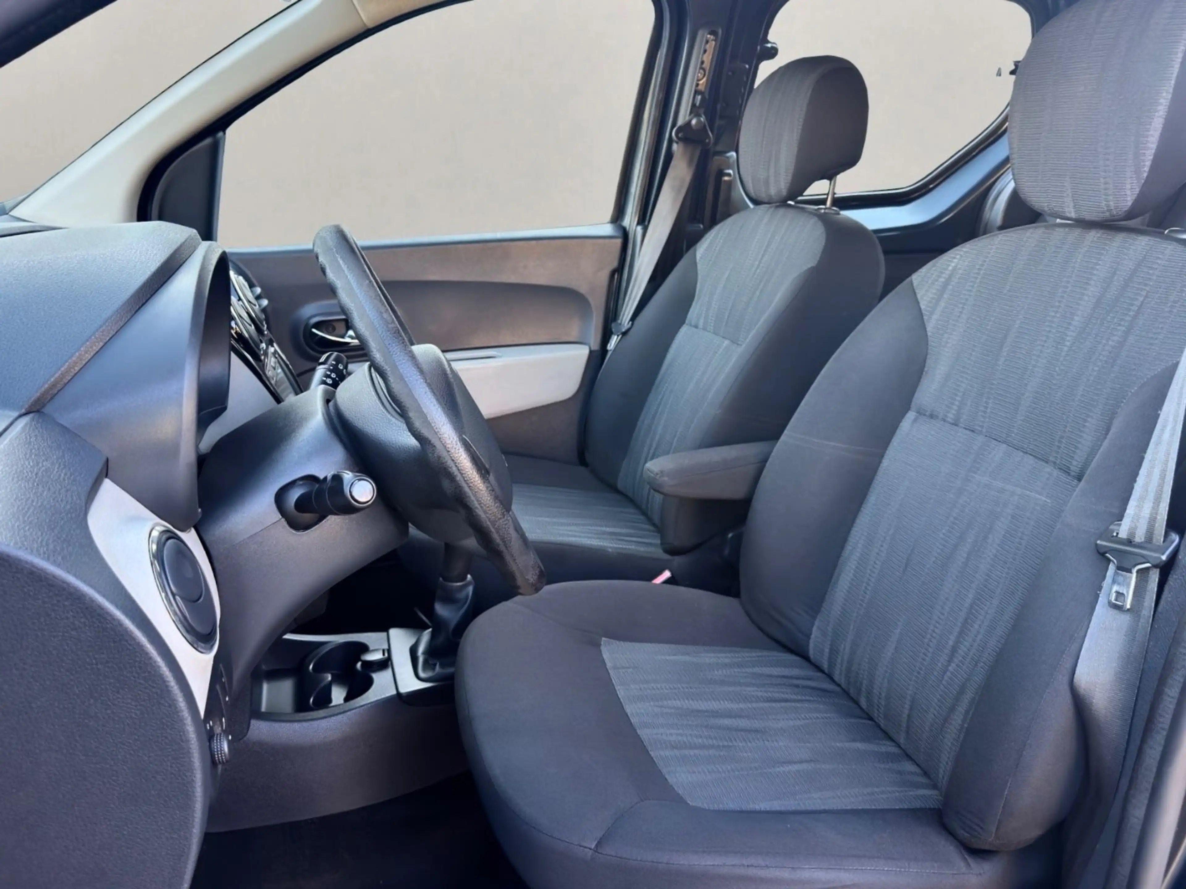 Dacia Dokker TCe Laureate*KLIMA*NAVI*PDC*2x Schiebetür — photo 12