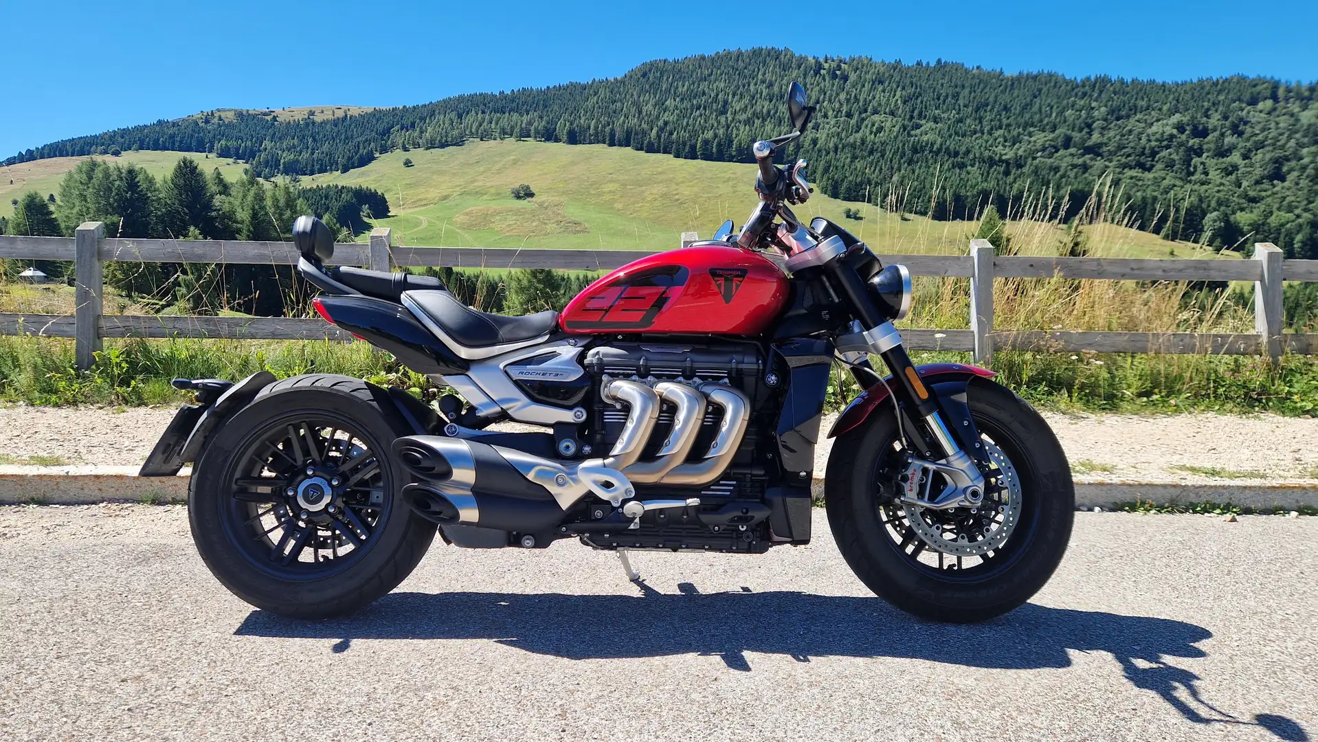 Triumph Rocket 3 R modello 221 special edition - 1