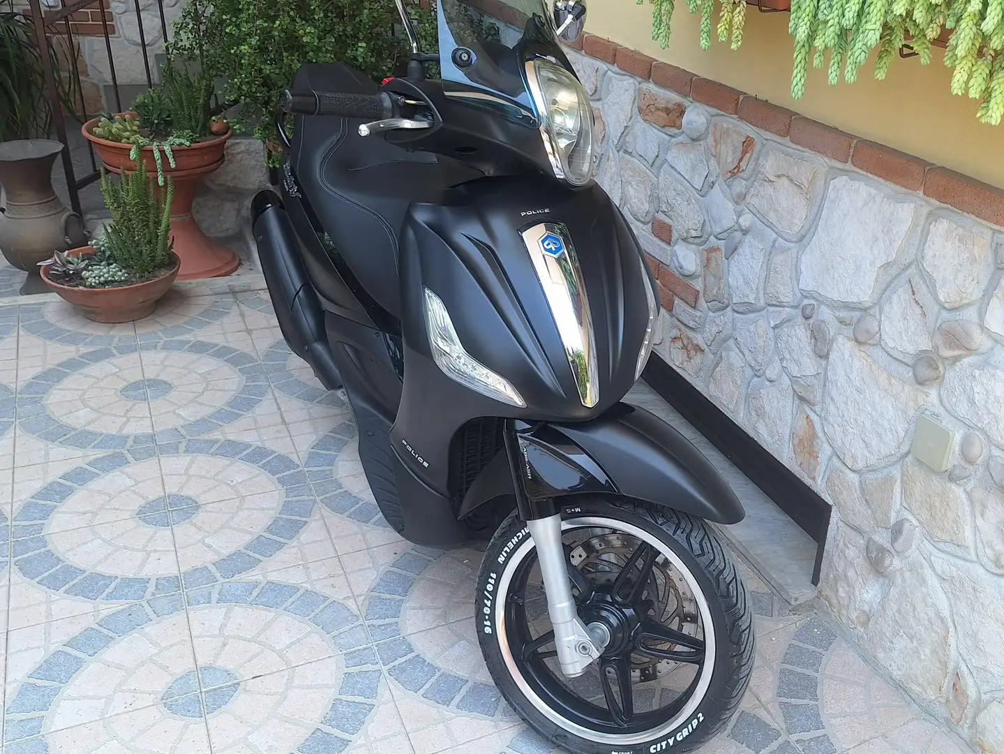 Piaggio Beverly 350 Piaggio Beverly 350 i,e,ABS Police Noir - 2