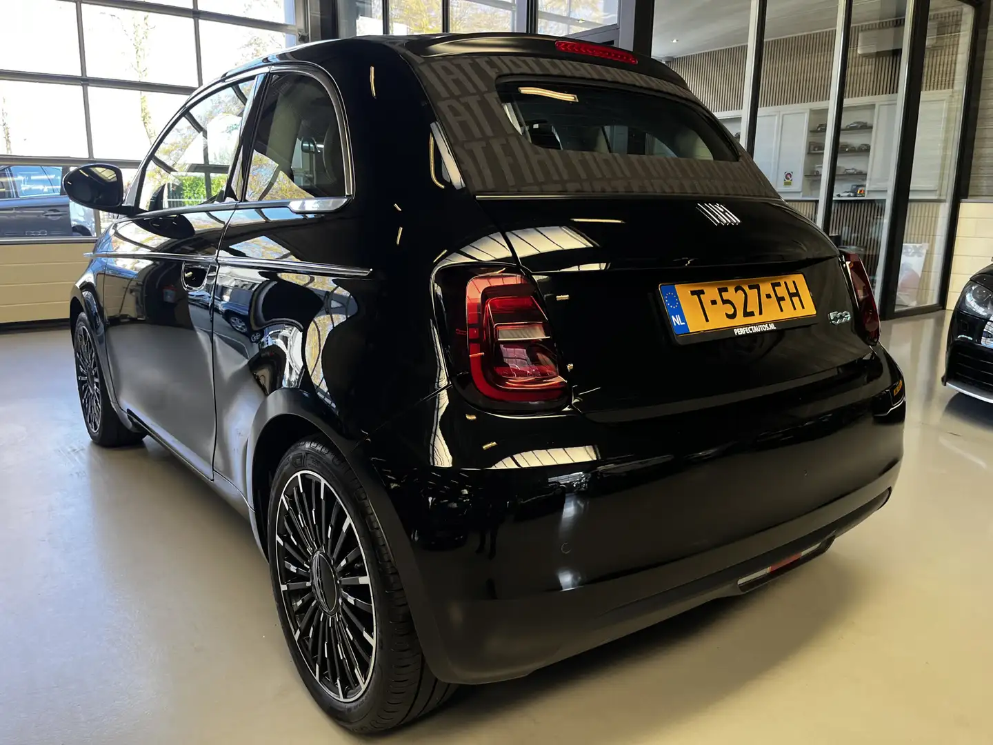Fiat 500C La Prima 42 kWh Cruise, Cabrio, Carplay Schwarz - 2