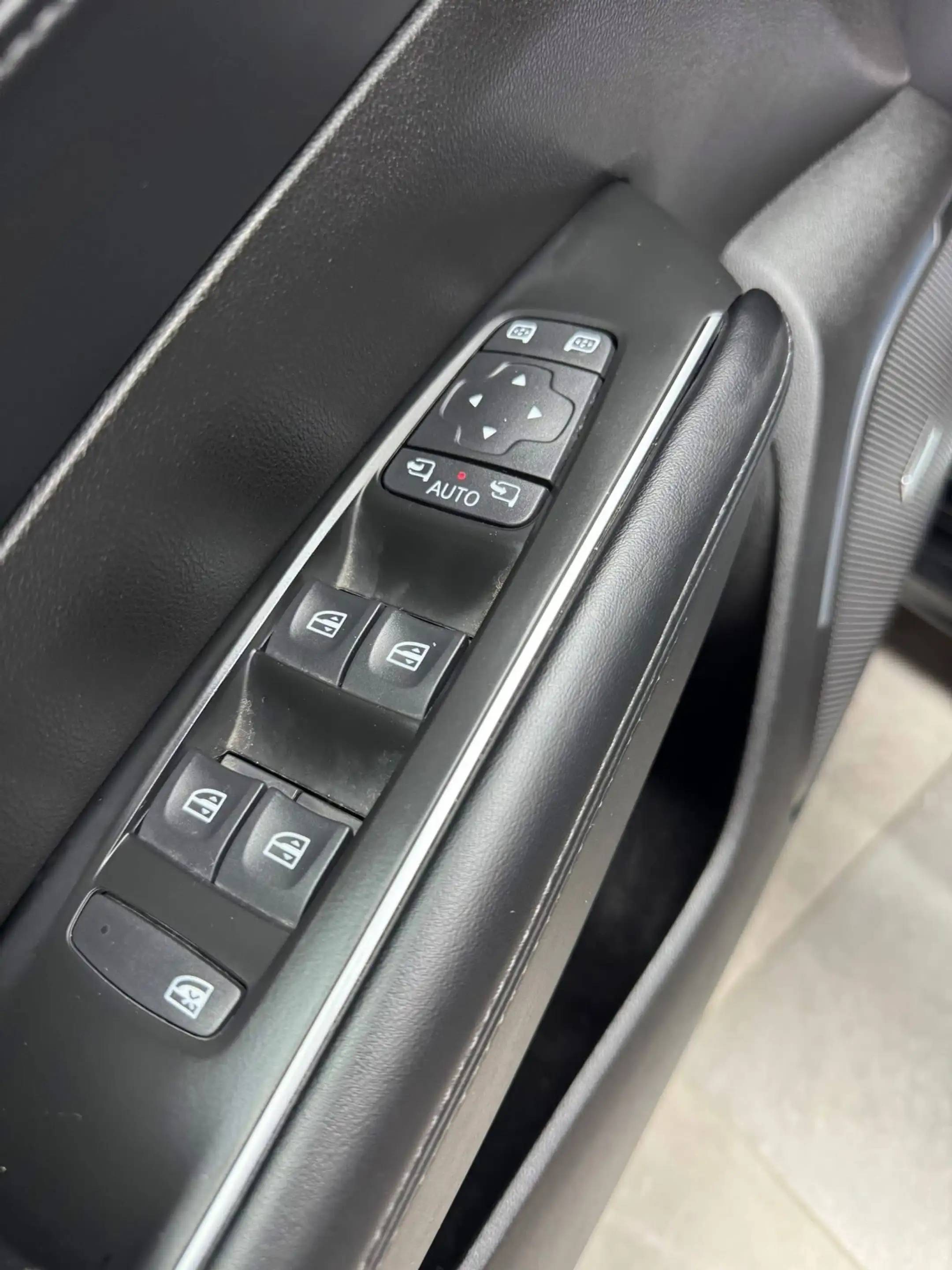 Renault Talisman Talisman SW 1.6 dCi 4CONTROl Initiale Paris **12 mois de garantie** — photo 13