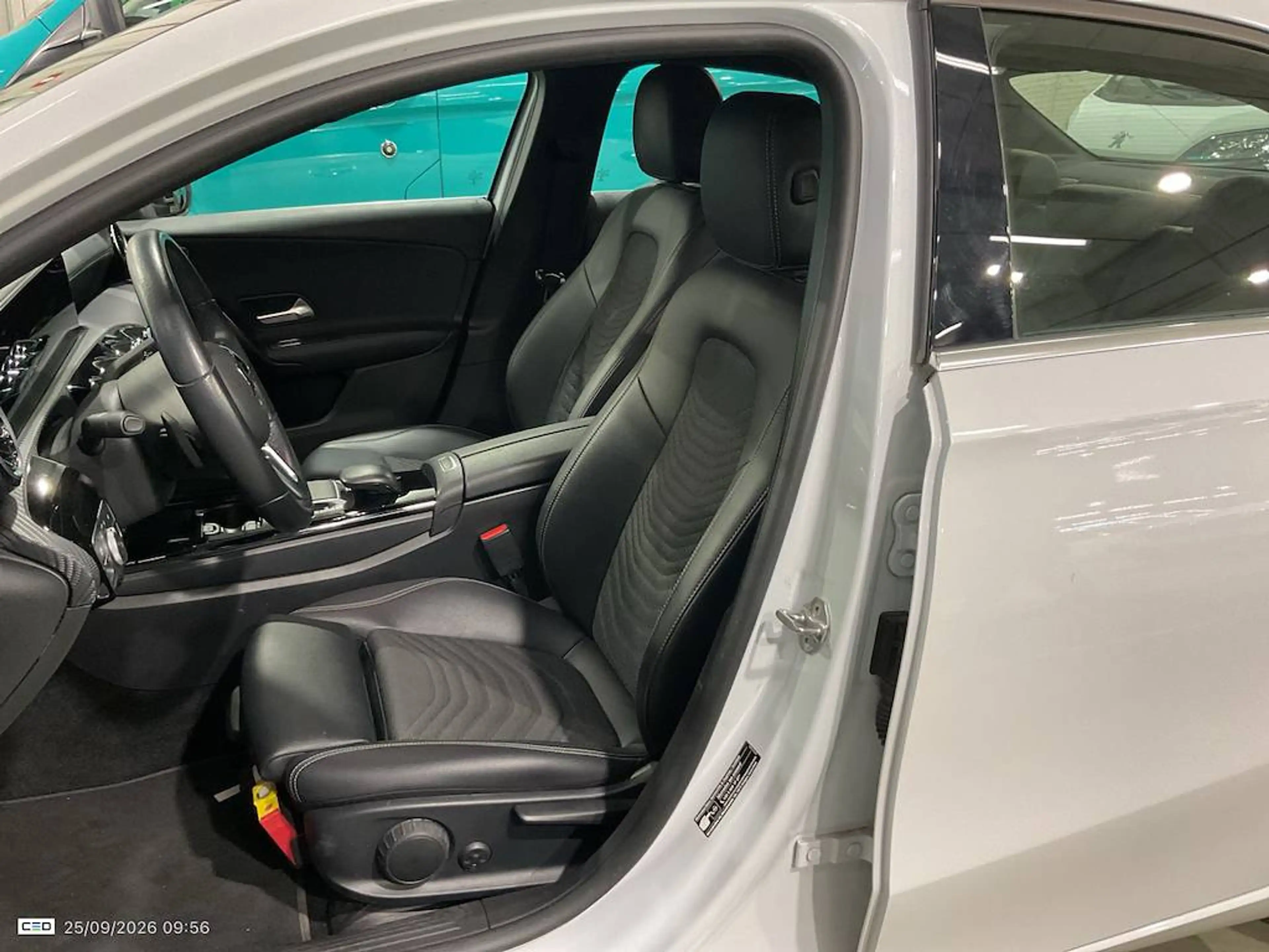 Mercedes-Benz A 180 Business Line - GPS - CAMERA - FULL LED - SIEGES SPORT CHAUFFANTS — photo 5