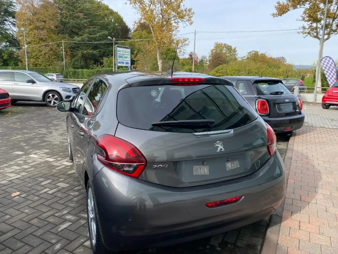 Peugeot 208 PureTech 82 Stop&Start 5 porte Signature Grigio - 2