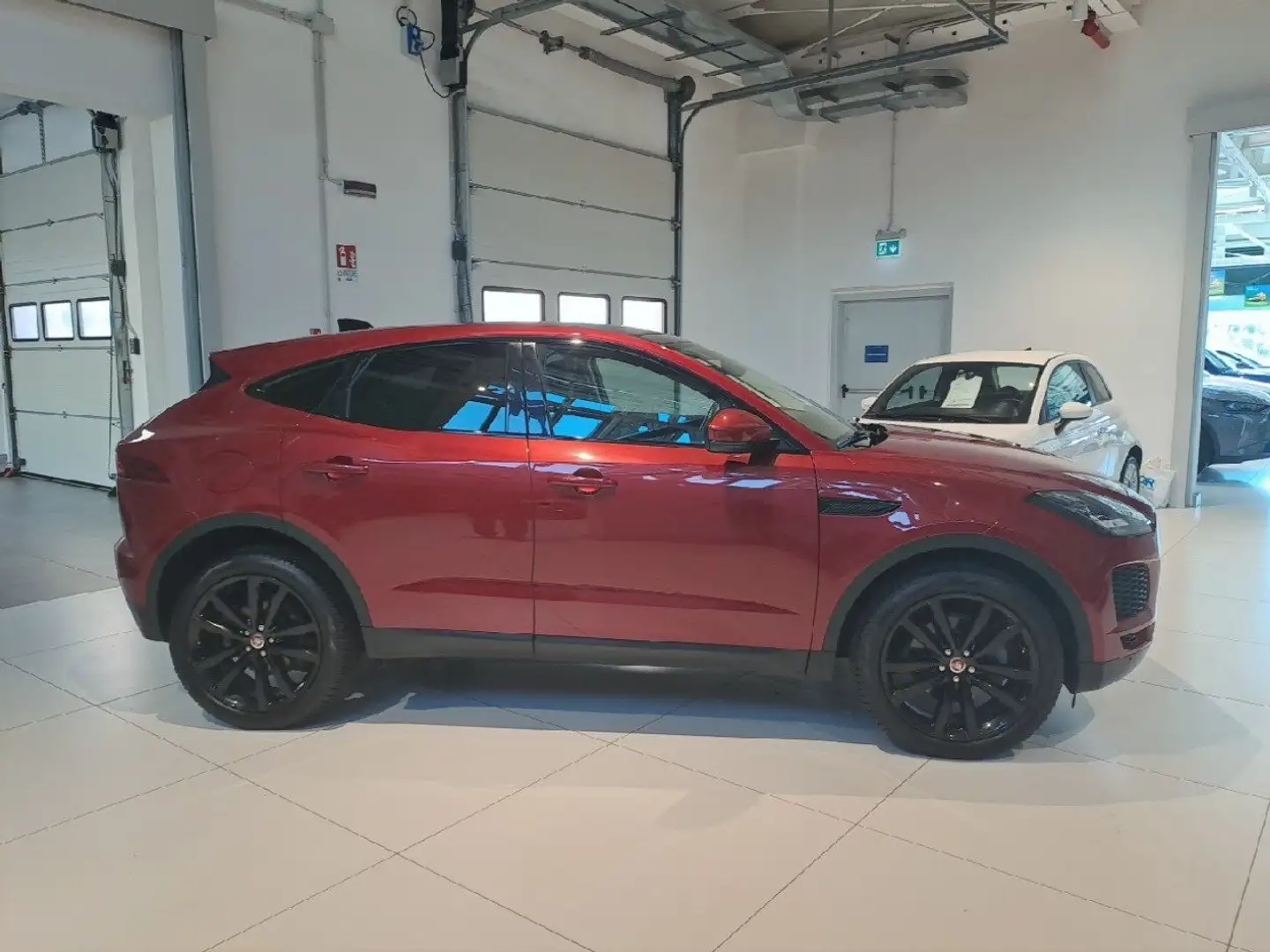 Jaguar E-Pace 2.0D i4 132KW AUTO AWD Piros - 2