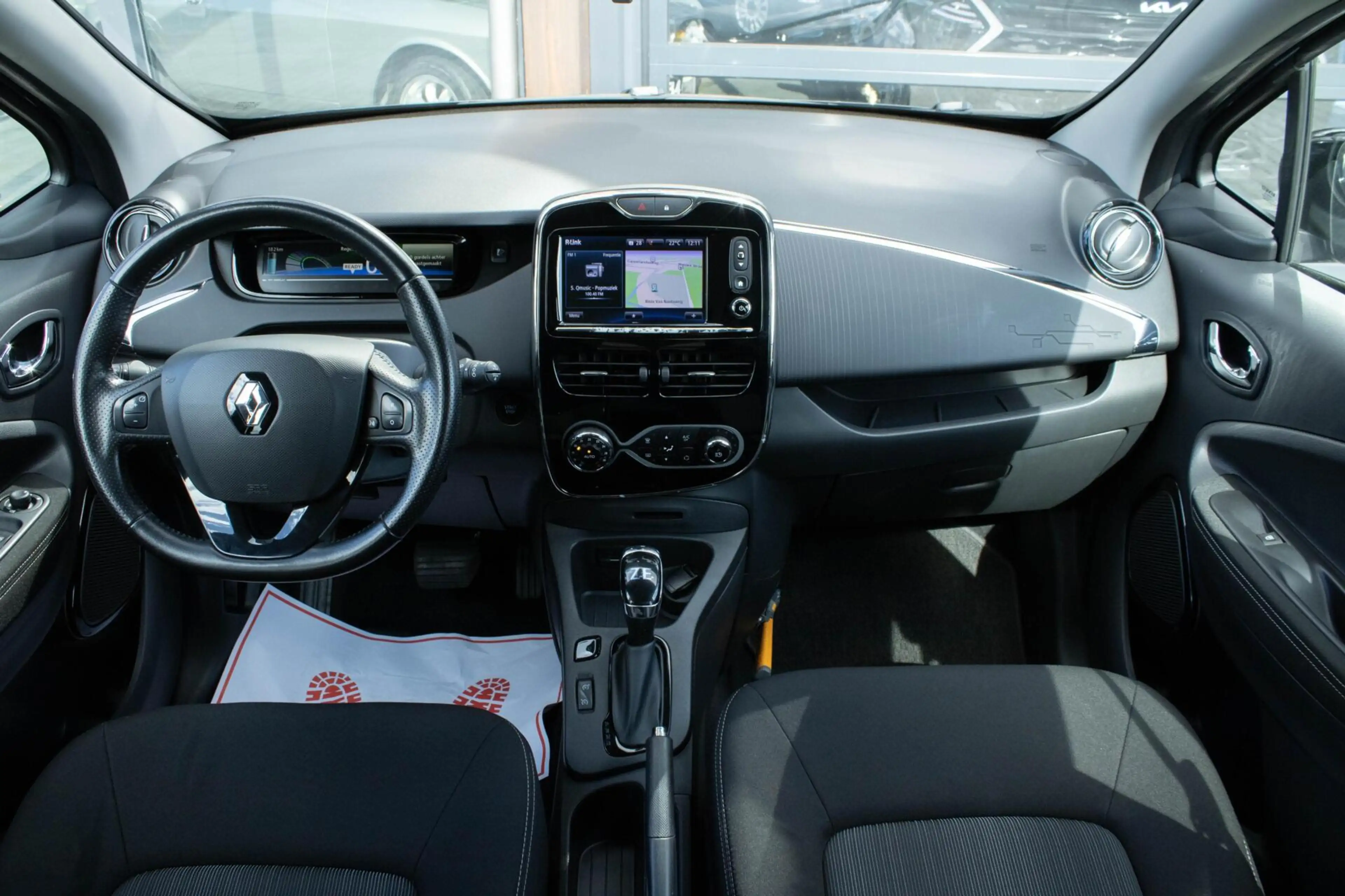 Renault ZOE R110 Limited 41 kWh|camera|85% SOH| — photo 16