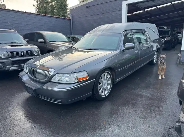 Lincoln Corbillard V8 Belge  depuis neuf !! 106000 km