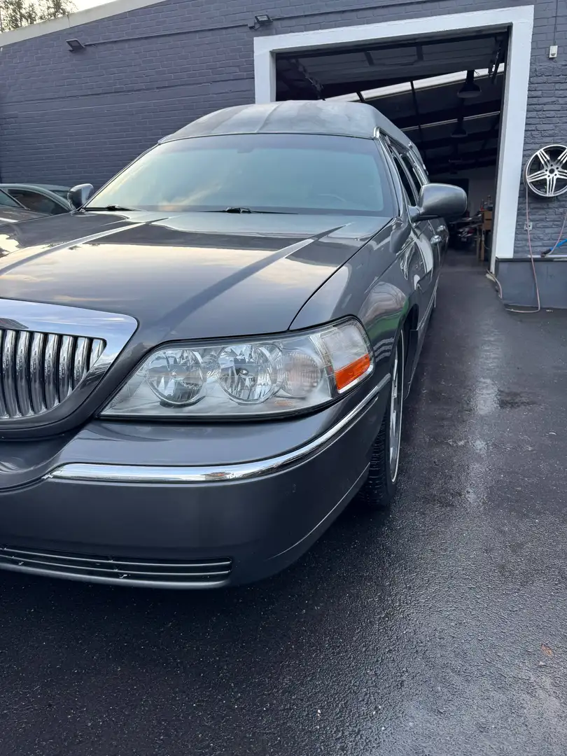 Lincoln Sonstige Corbillard V8 Belge  depuis neuf !! 106000 km Grau - 2