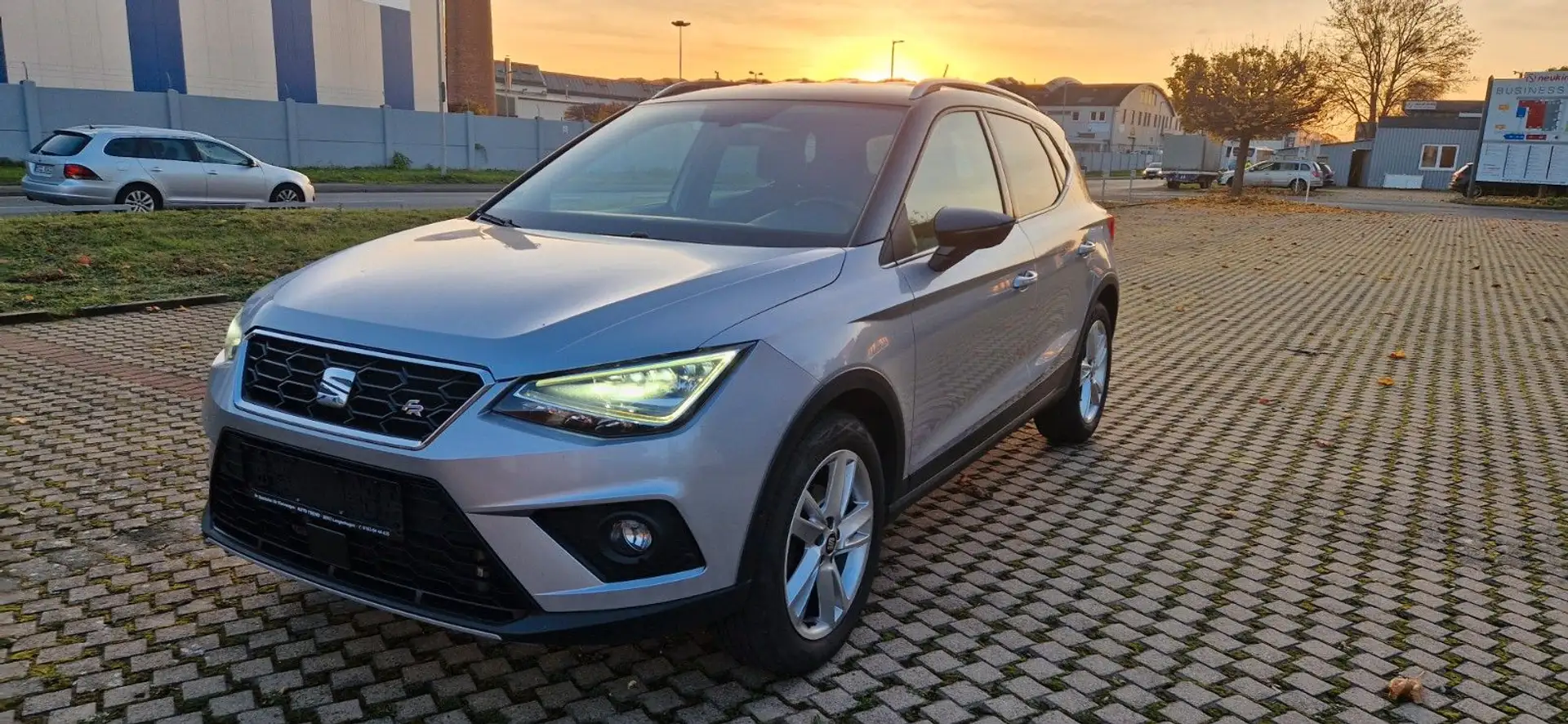 SEAT Arona FR-Line 1 Hand LED Kamera Garantie Silber - 1