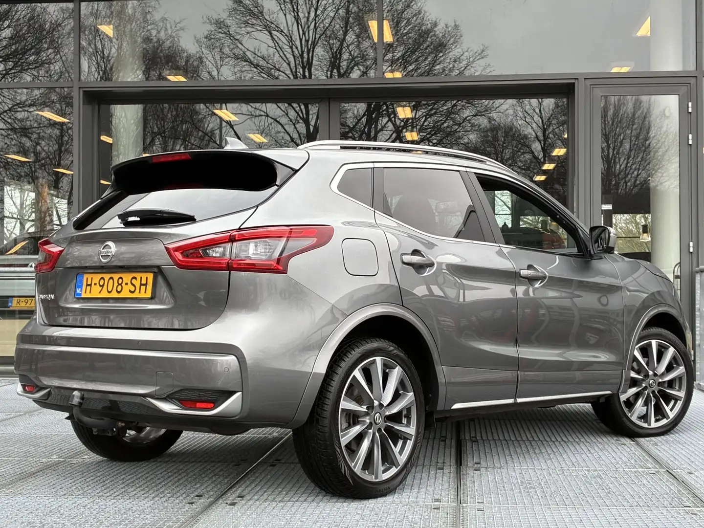 Nissan Qashqai 1.3 DIG-T Tekna + Automaat | Trekhaak | Panoramada Grau - 2