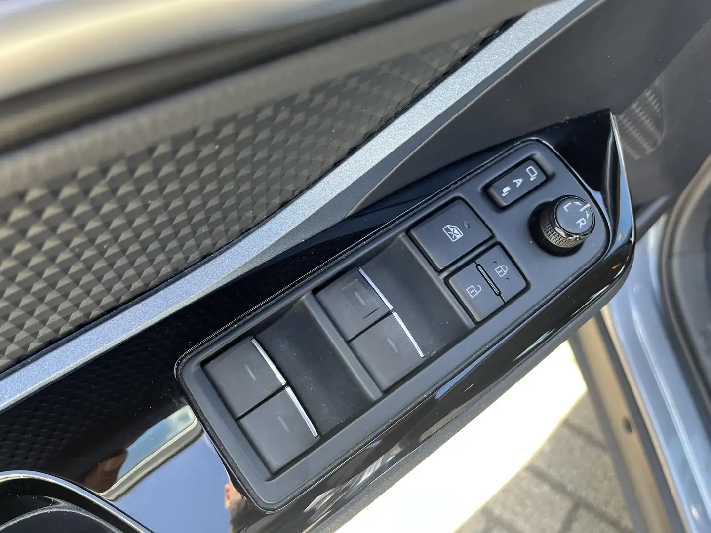 Toyota C-HR 2.0 Hybrid Dynamic Grijs - 2