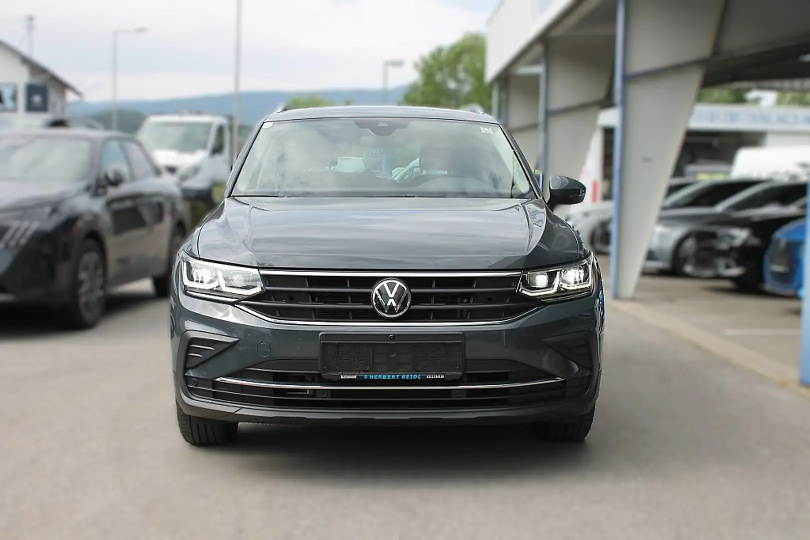 Volkswagen Tiguan 2,0 TDI Life DSG Grau - 2