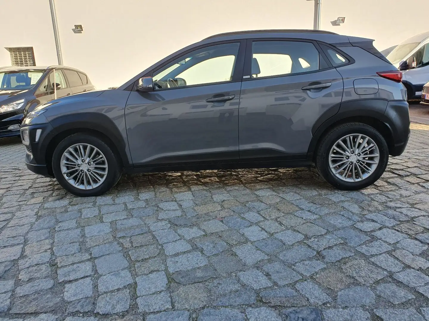 Hyundai KONA Trend 2WD Automatik Navi LED Grau - 2