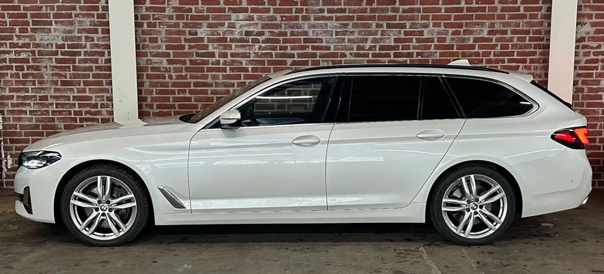 BMW 530 d xDrive Touring LED/ACC/PANO/R.Kamera/STDHZ Weiß - 2