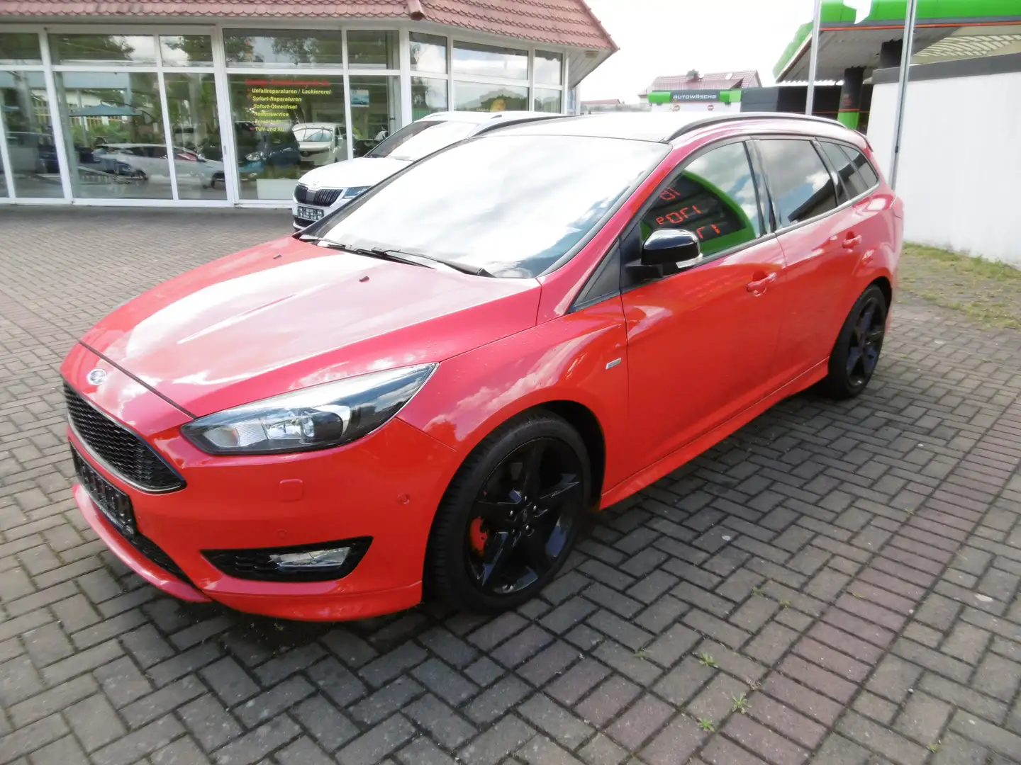 Ford Focus Turnier Sport 1,5 ST-Line Paket Rot - 2