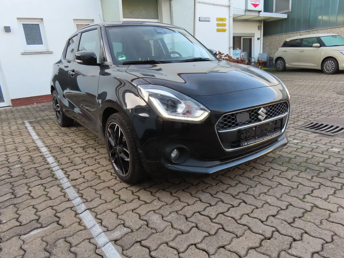 Suzuki Swift 1.0 BOOSTERJET HYBRID Comfort+ Noir - 2