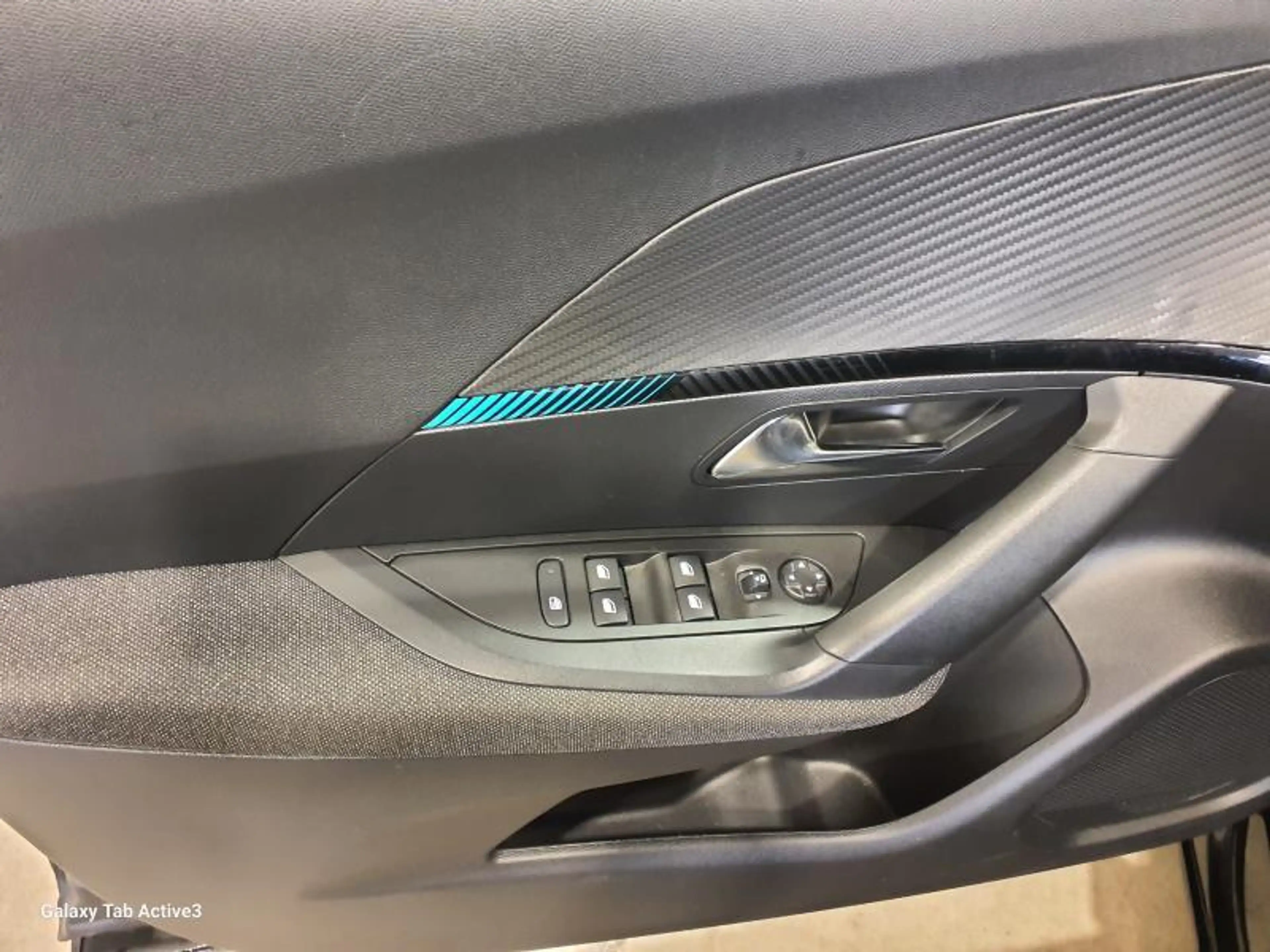 Peugeot e-2008 STYLE — photo 9