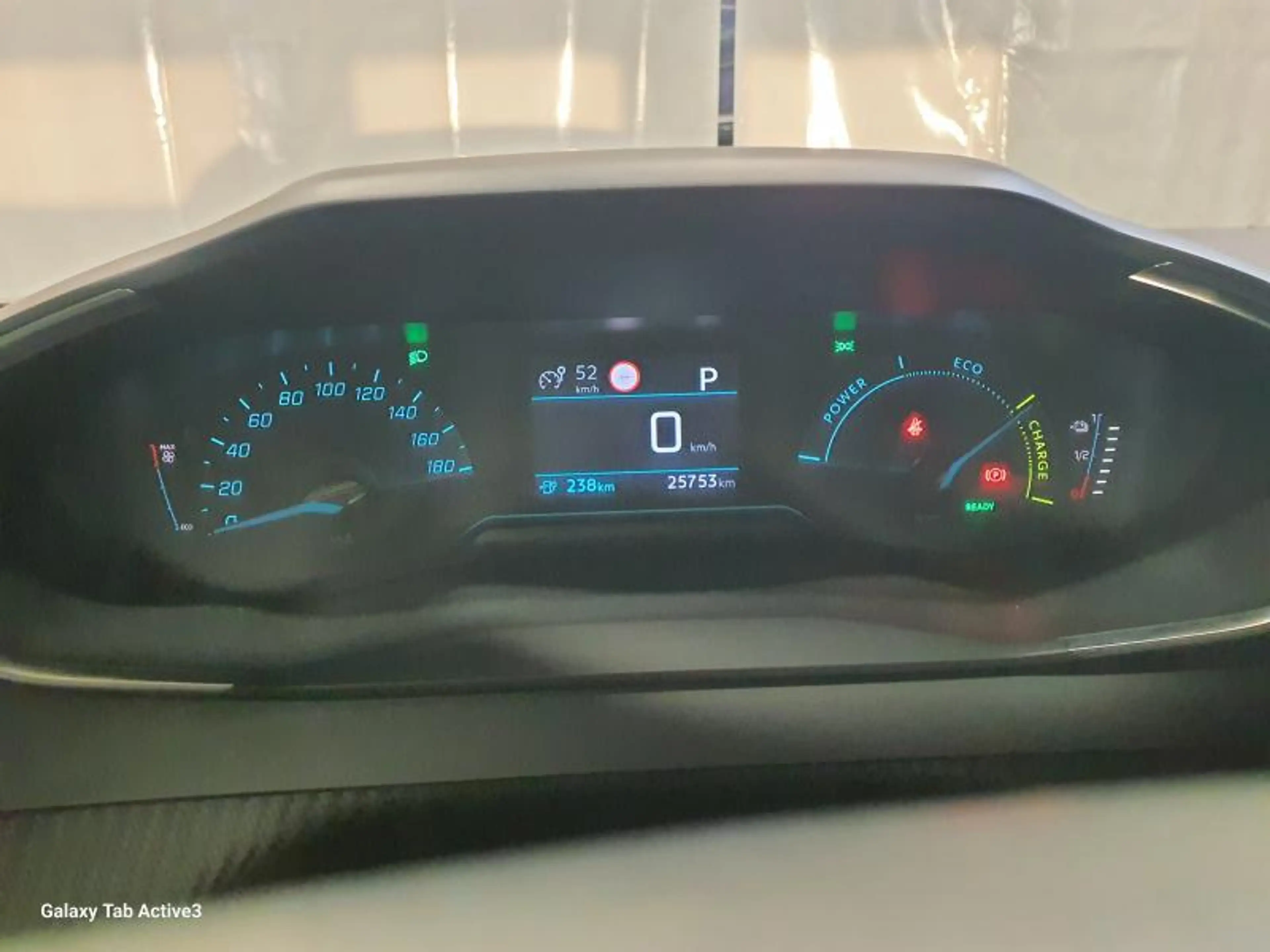 Peugeot e-2008 STYLE — photo 12