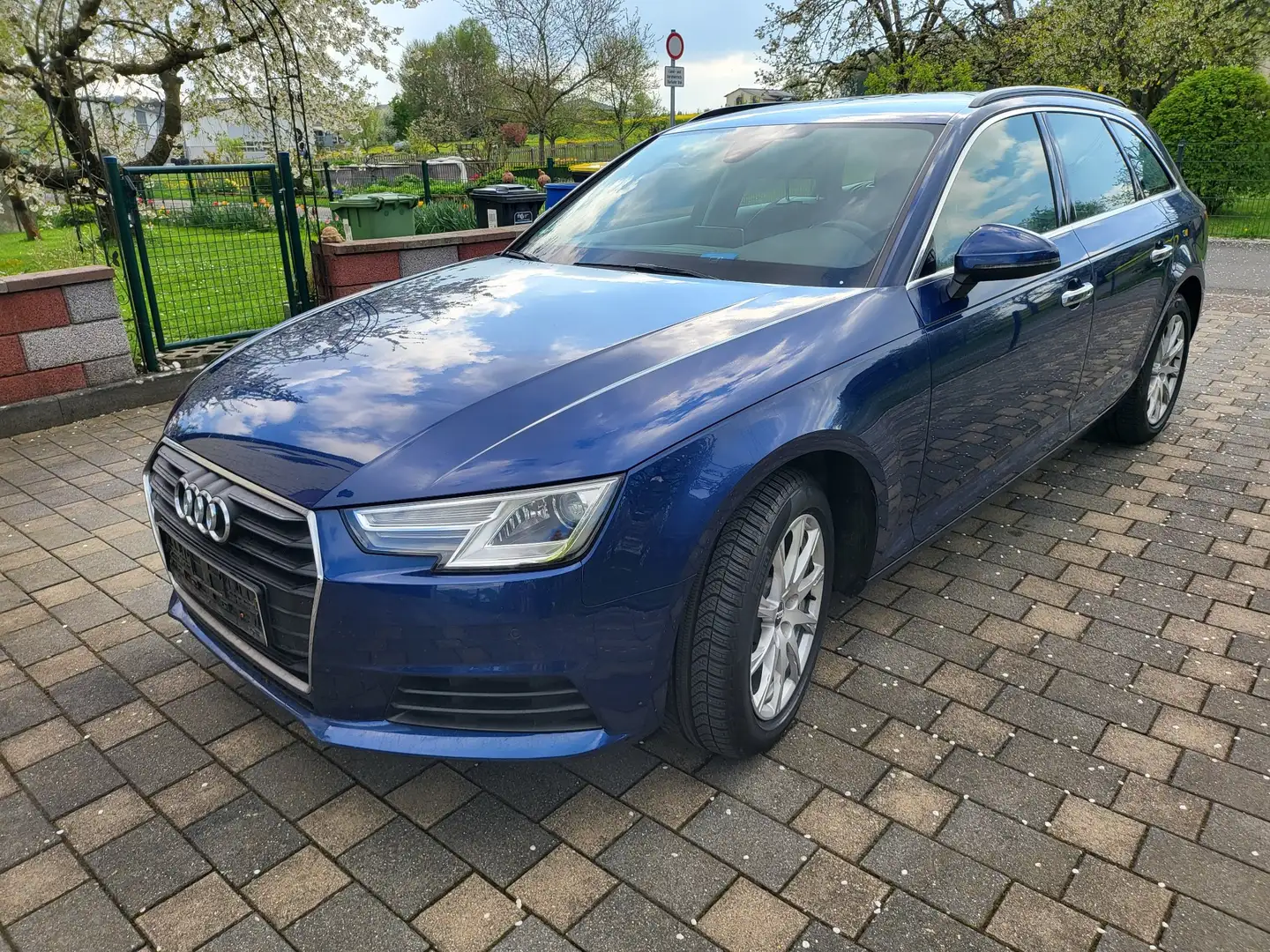 Audi A4 Avant 2.0 TDI - 1