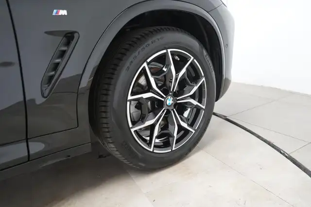 BMW X3 view 11