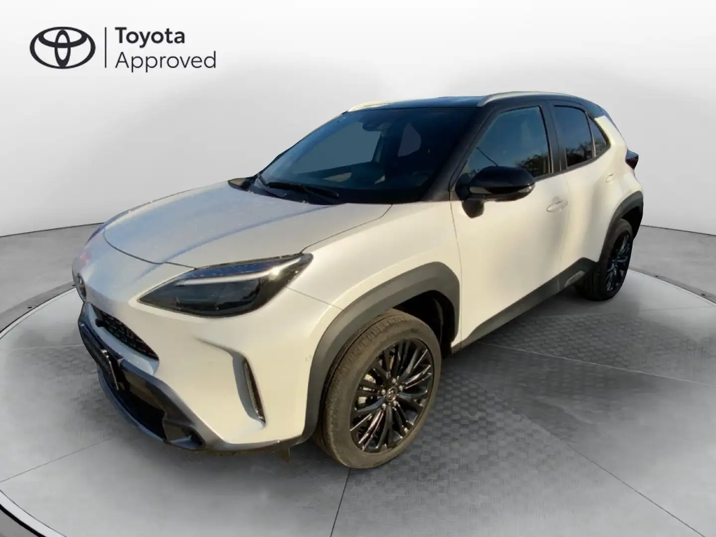 Toyota Yaris Cross 1.5 Hybrid 5p. E-CVT Adventure Bianco - 1