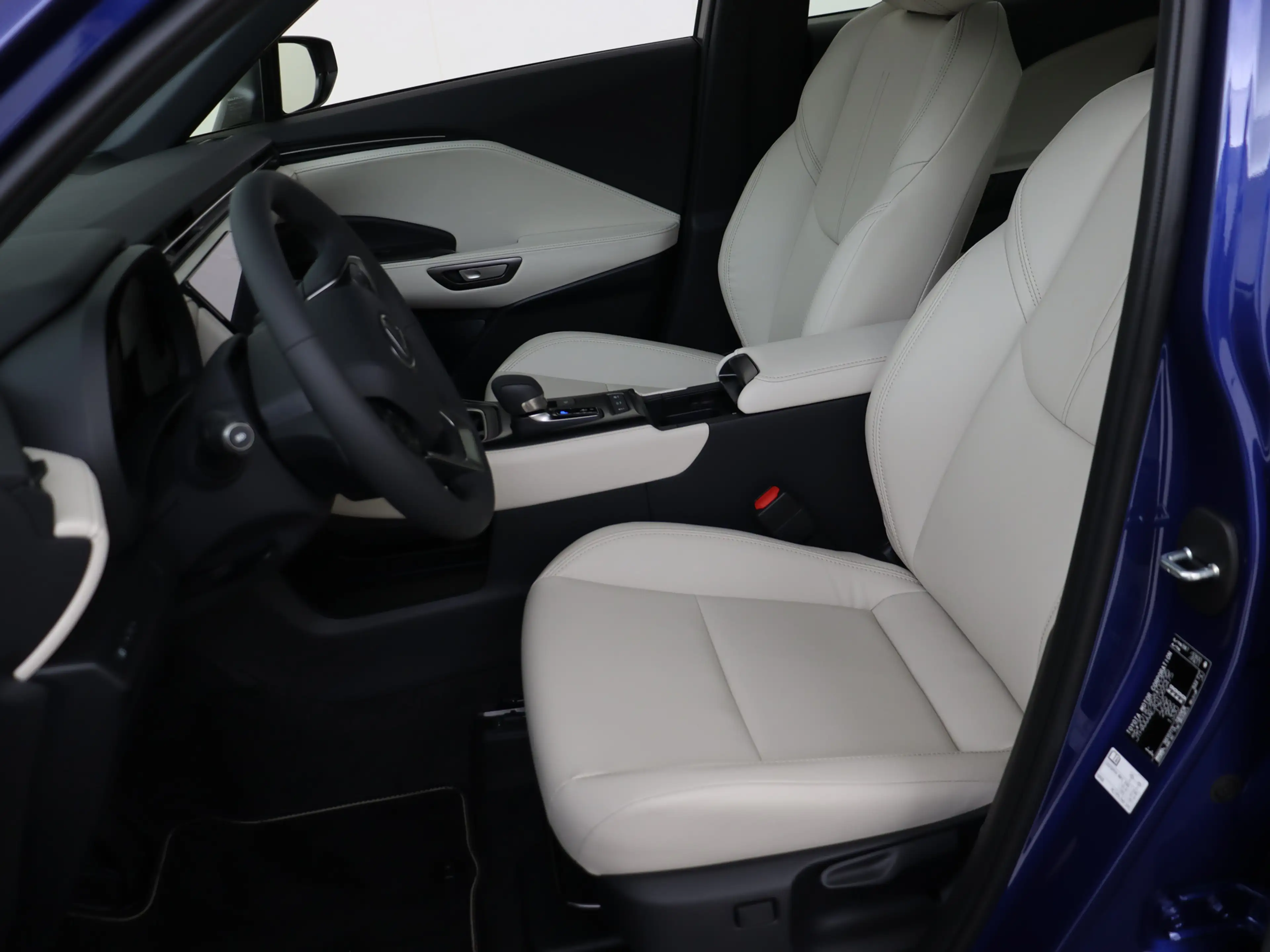 Lexus LBX Elegant Advanced Pack | 360 Camera | HUD — photo 13