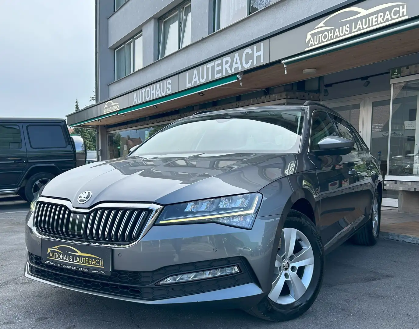 Skoda Superb Kombi 2,0 TDI Ambition DSG *VIRT. *ACC *APP *LED Grau - 1