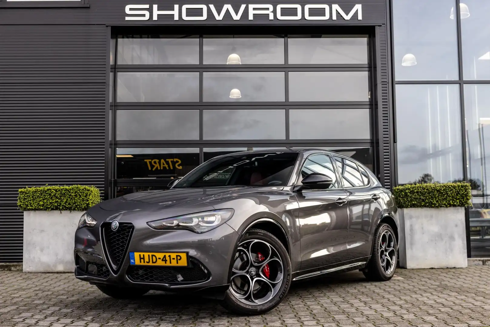 Alfa Romeo Stelvio 2.0 T GME AWD Veloce, 280 PK, ACC, Nieuwstaat! Grijs - 2