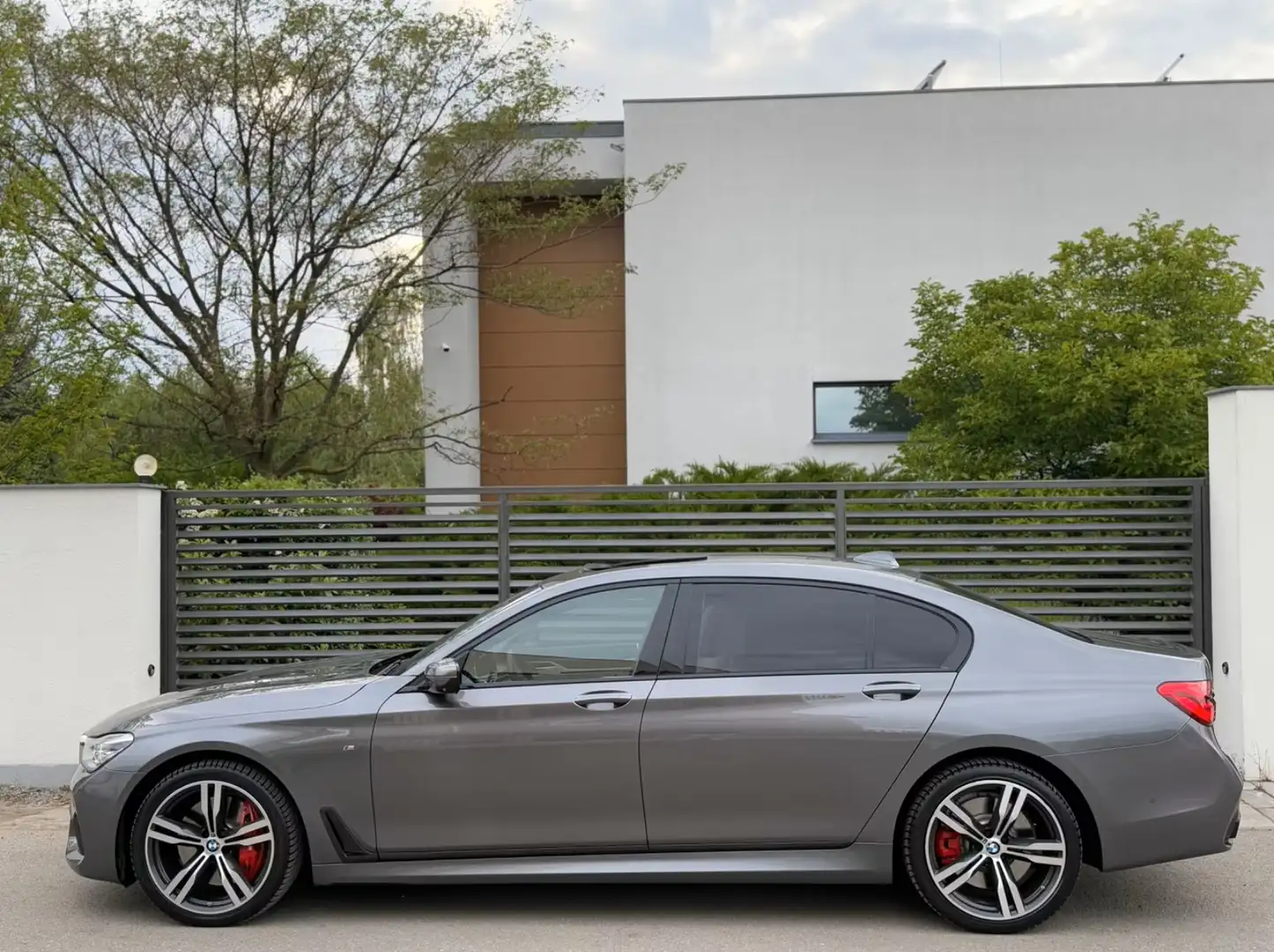 BMW 750 750Li xDrive Aut. Grau - 1