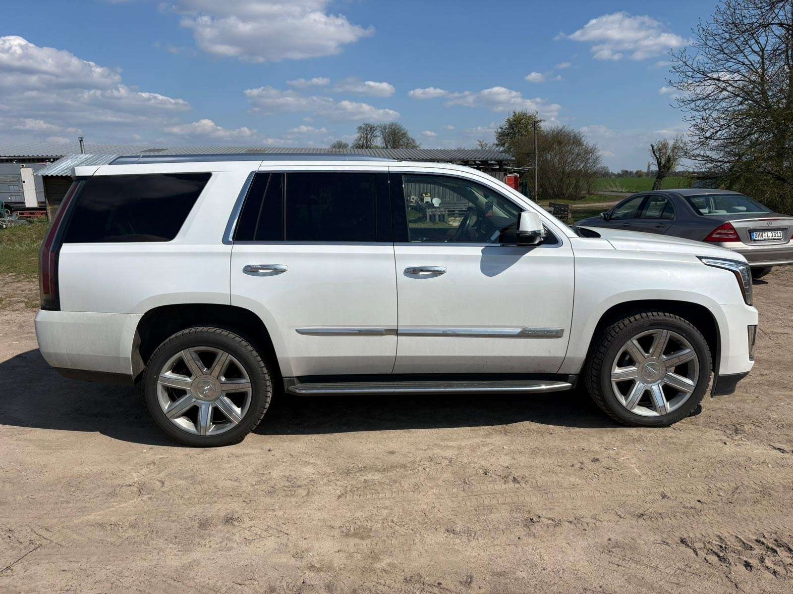 2016 Cadillac ESCALADE