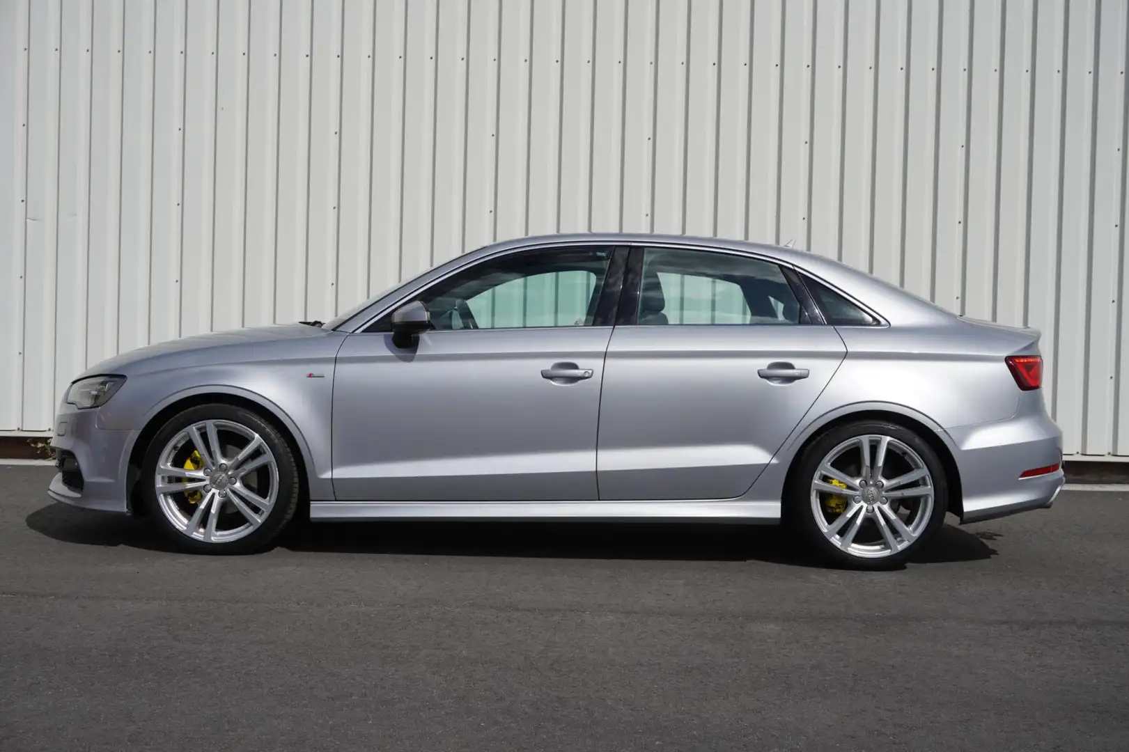 Audi A3 Limousine 1.4 TFSI CoD Adrenalin Sport | Automaat Grau - 2