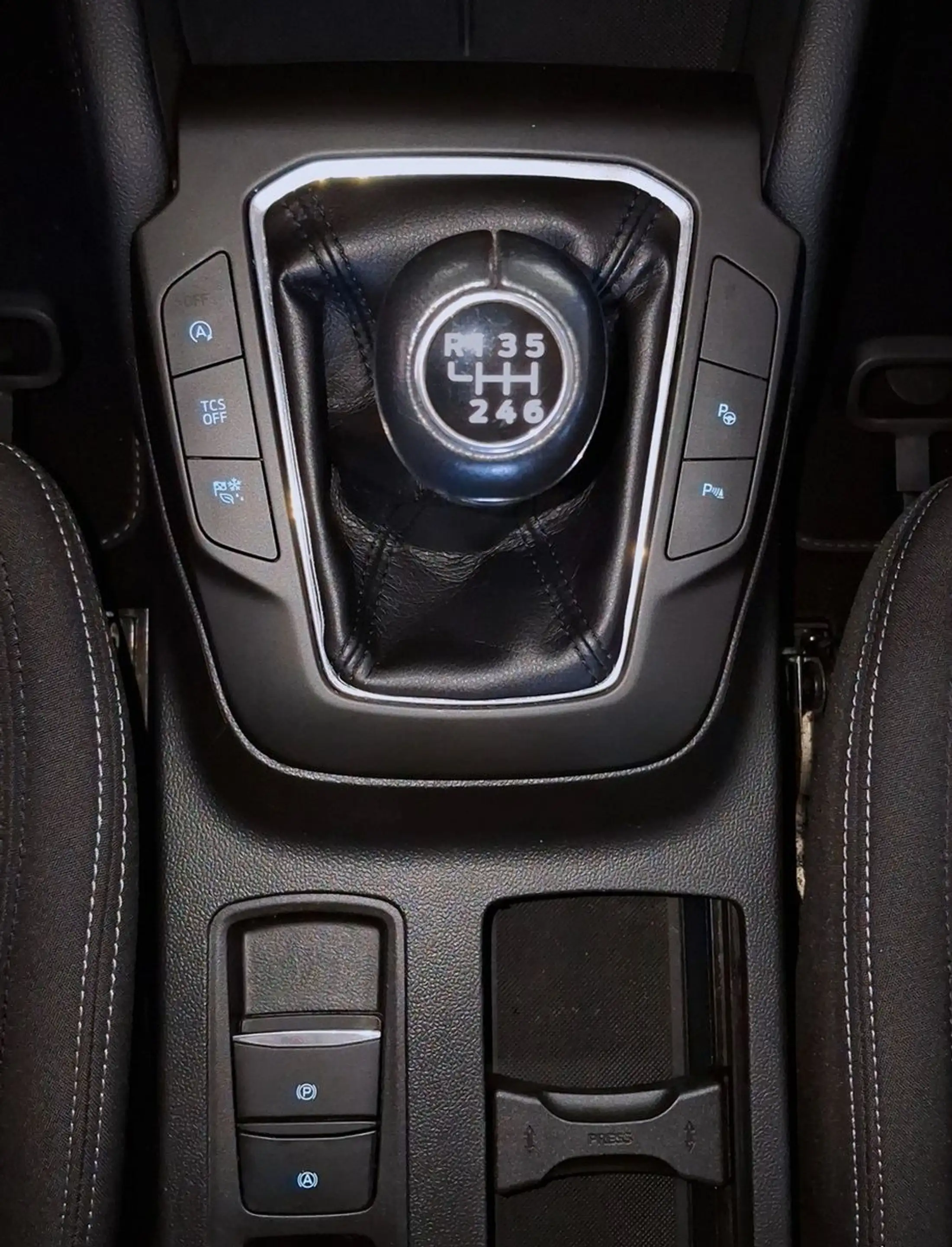 Ford Focus 2.0 Titanium,1.Hand,Navi,LED,ACC,Kamera — photo 23